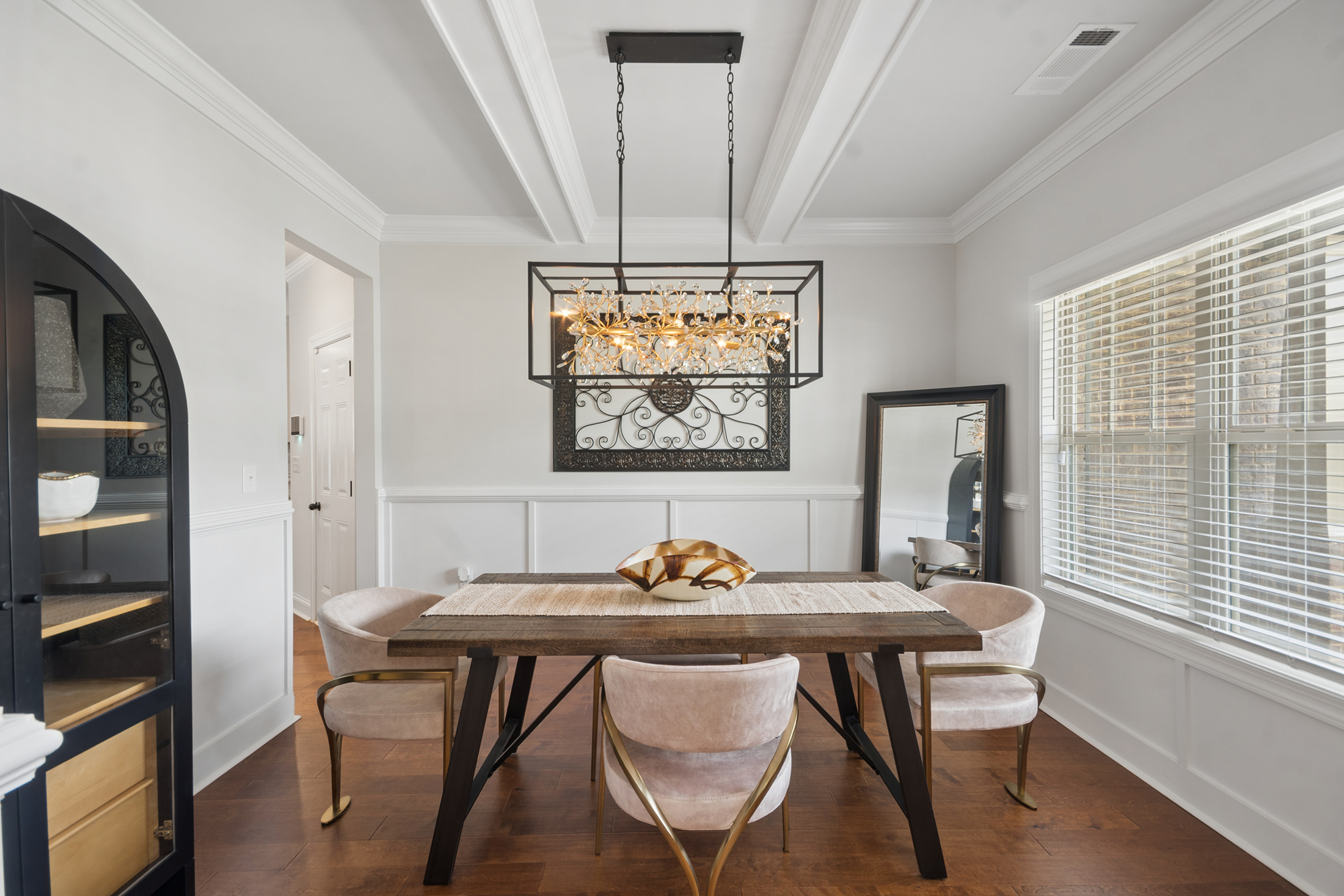  Thoughtfully Designed Home in Private, Nine Oaks Neighborhood - 物件實景