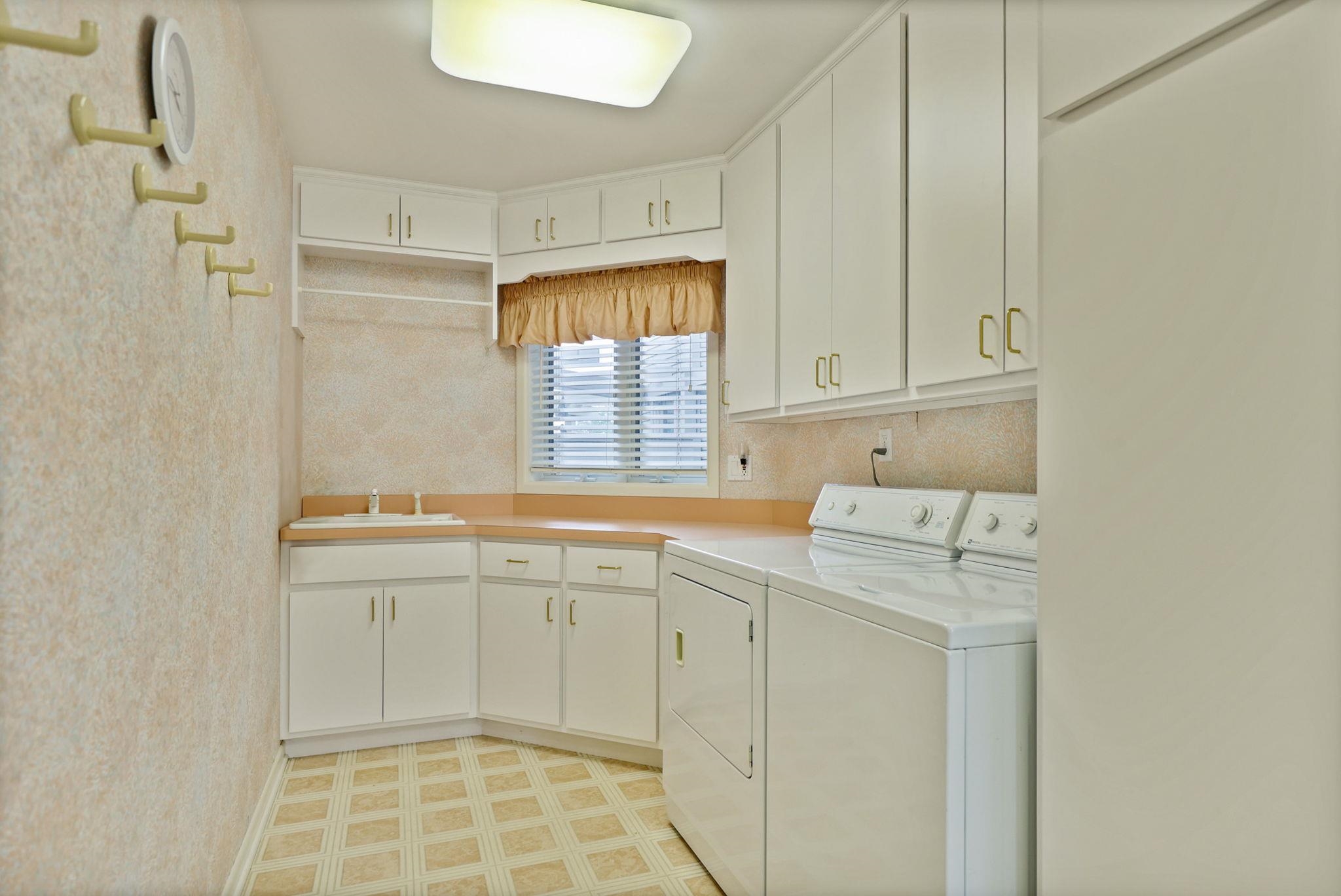 Frankenmuth, Michigan, 48734, United States, 3 Bedrooms Bedrooms, ,4 BathroomsBathrooms,Residential,For Sale,1938182