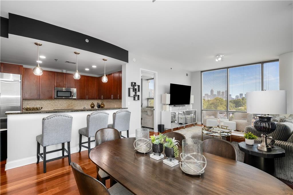 Atlanta, Georgia, 30363, United States, 2 Bedrooms Bedrooms, ,3 BathroomsBathrooms,Residential,For Sale,1949376