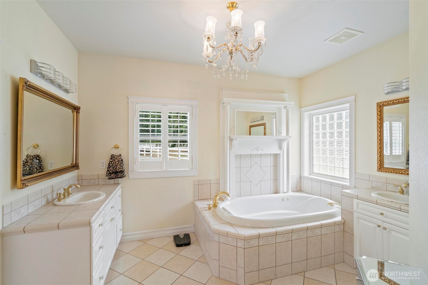 Centralia, Washington, 98531, United States, 3 Bedrooms Bedrooms, ,3 BathroomsBathrooms,Residential,For Sale,1983563