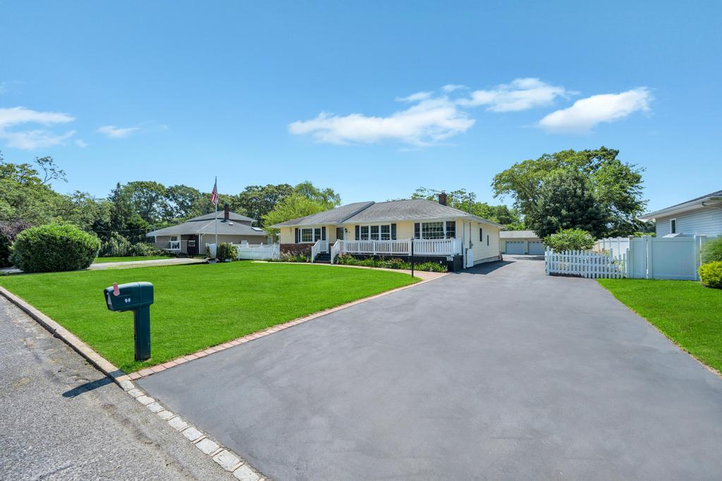 Islip Terrace, New York, 11752, United States, 3 Bedrooms Bedrooms, ,3 BathroomsBathrooms,Residential,For Sale,1898888