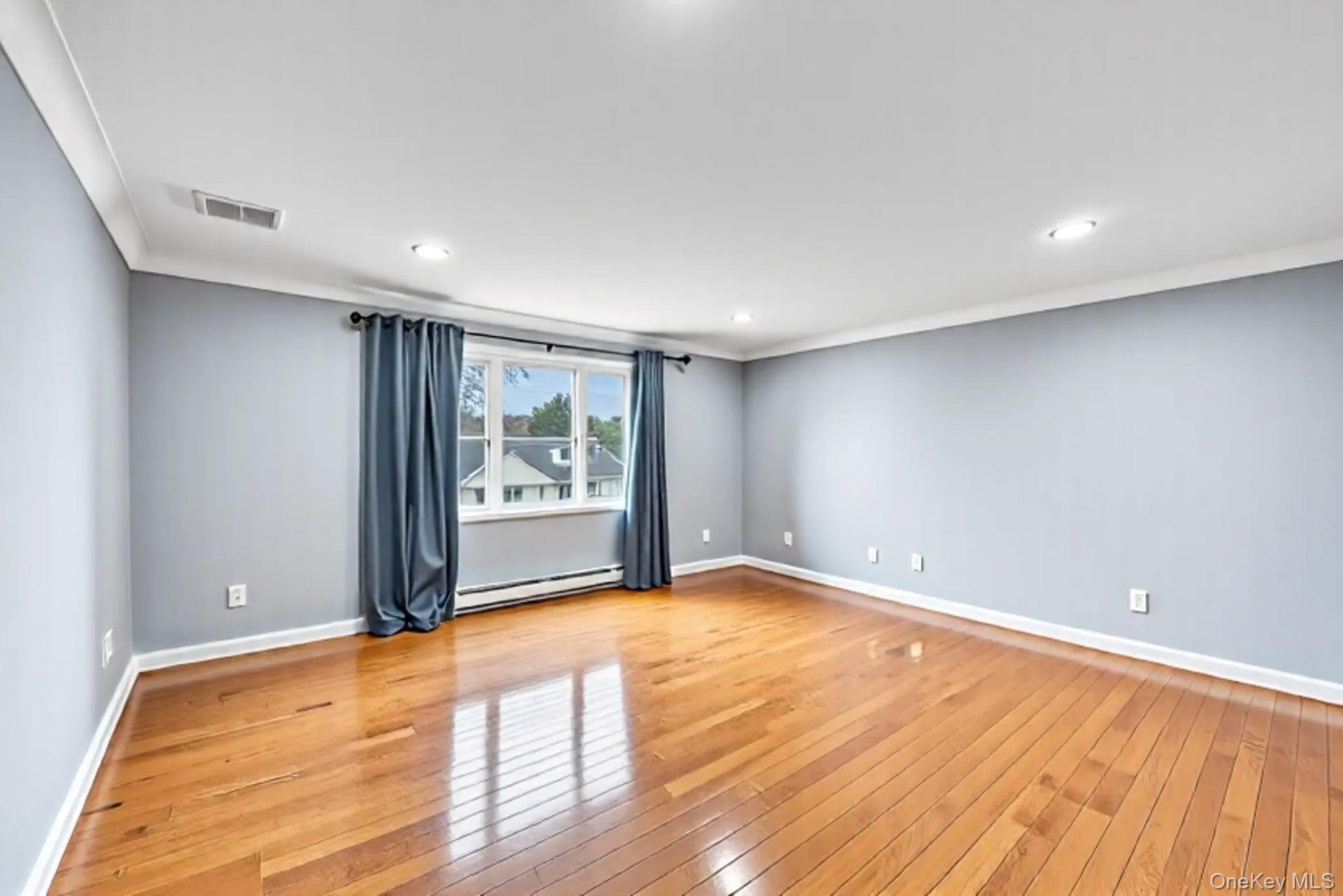 Lindenhurst, New York, 11757, United States, 5 Bedrooms Bedrooms, ,3 BathroomsBathrooms,Residential,For Sale,1917845