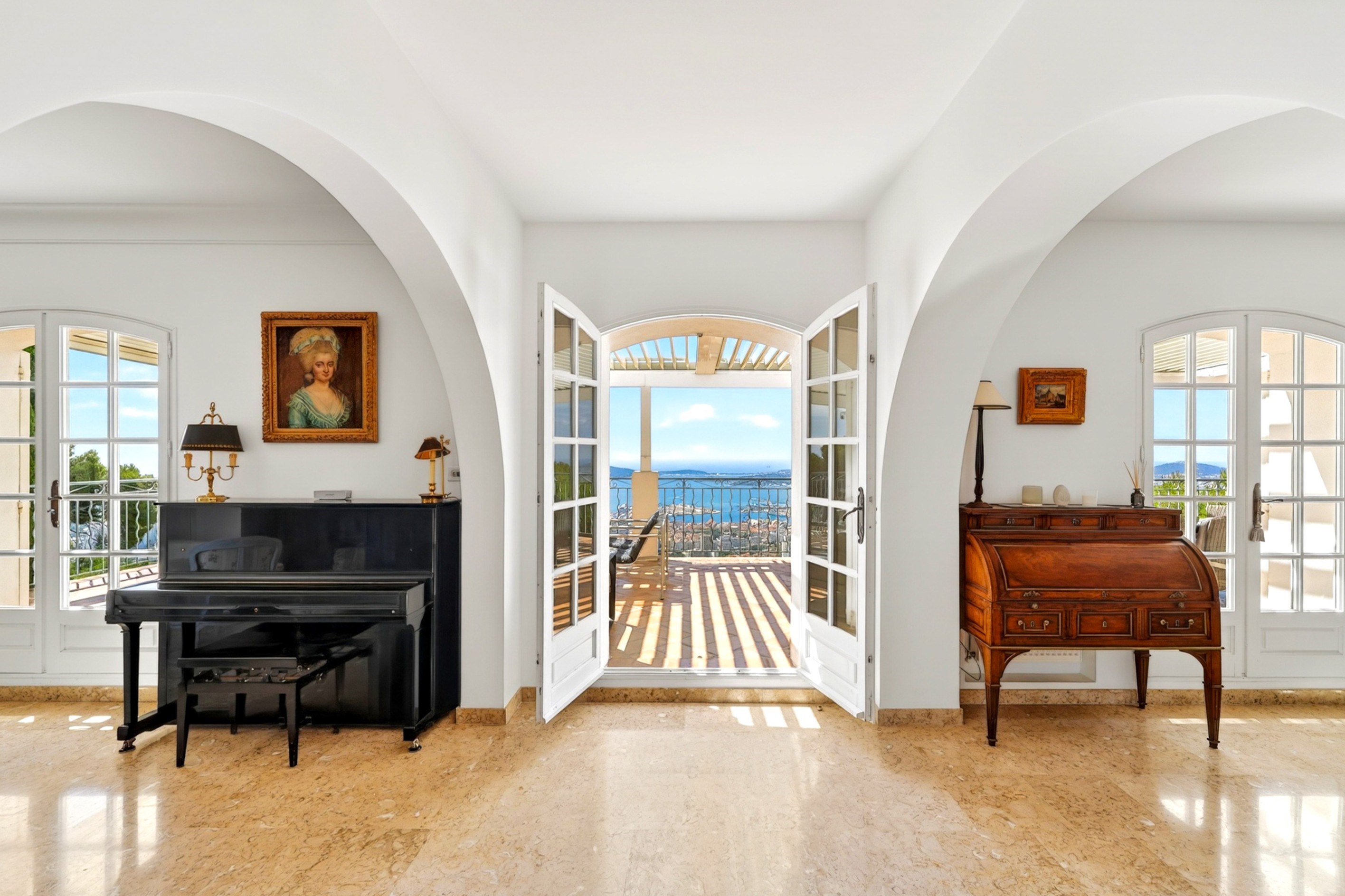  Toulon, Le Faron – Elevated Property with Panoramic Sea Views - 物件實景