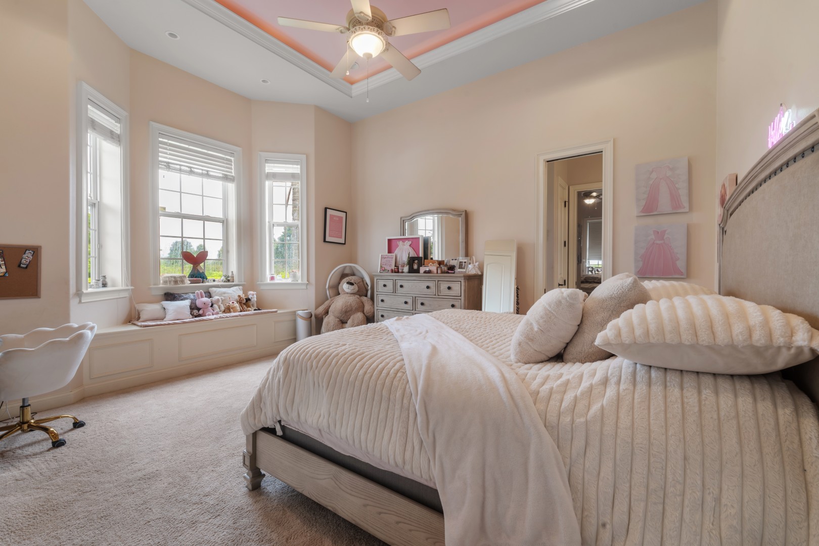 Thonotosassa, Florida, 33592, United States, 5 Bedrooms Bedrooms, ,6 BathroomsBathrooms,Residential,For Sale,1979751