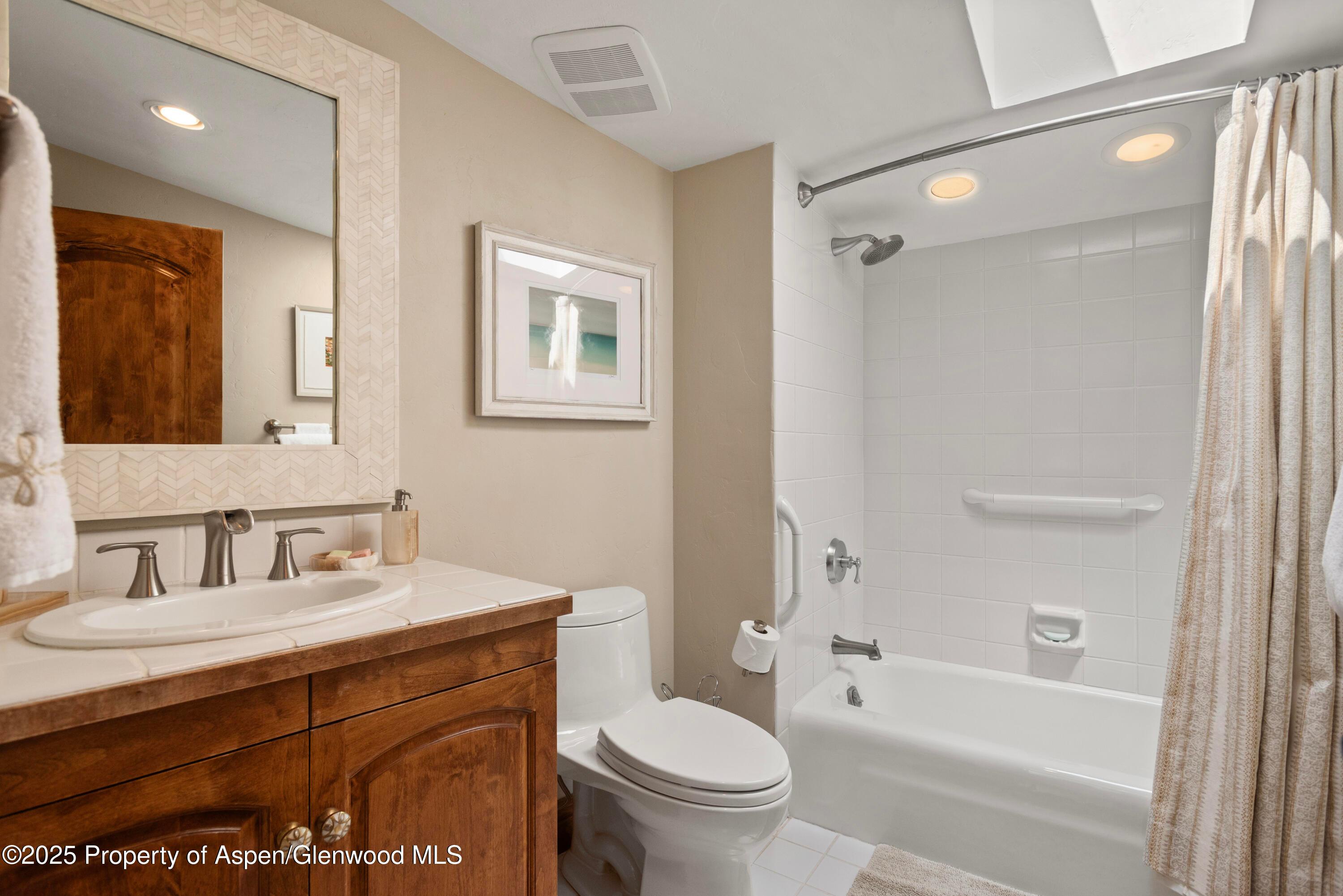 Aspen, Colorado, 81611, United States, 3 Bedrooms Bedrooms, ,4 BathroomsBathrooms,Residential,For Sale,1932450