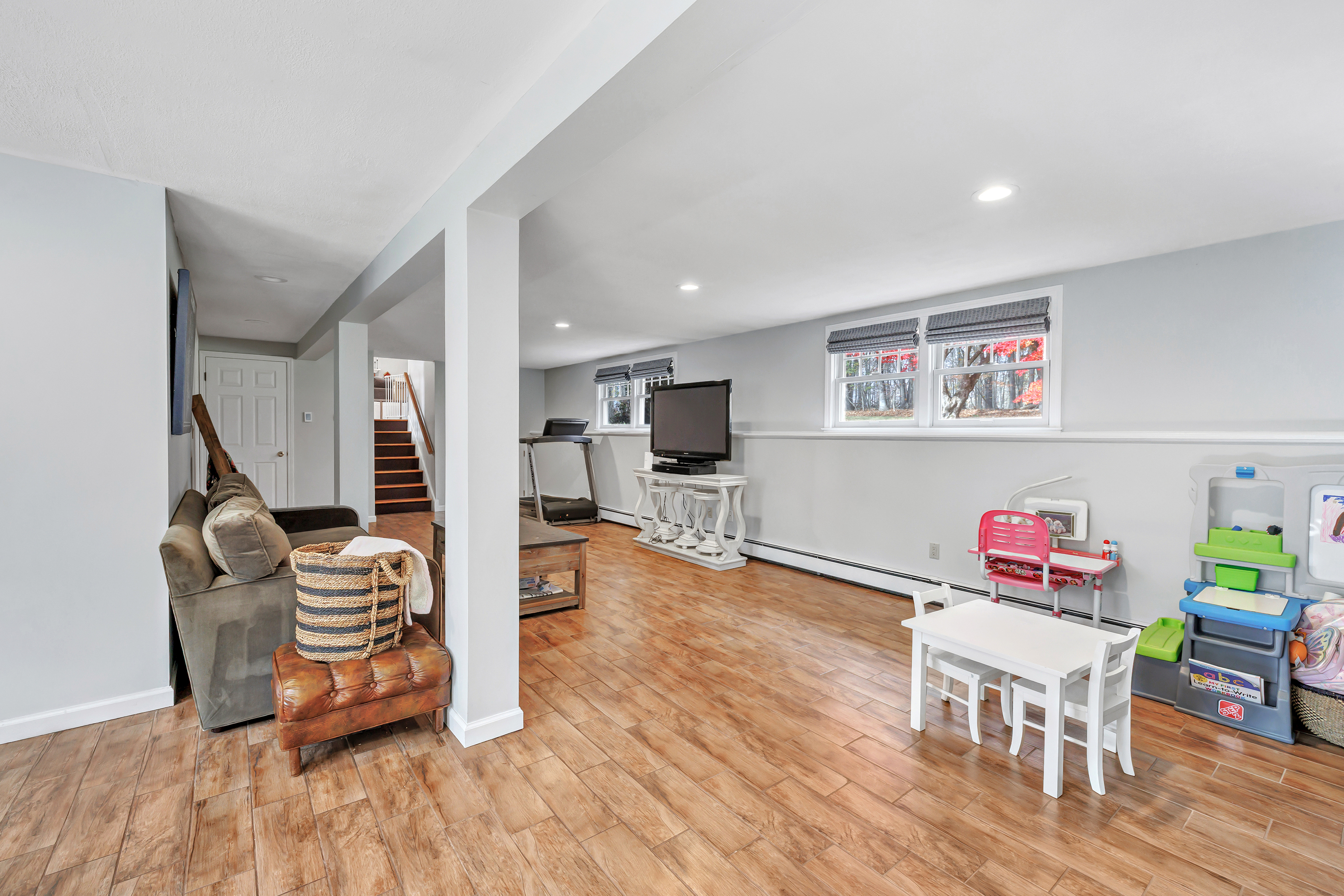 Monroe, Connecticut, 06468, United States, 4 Bedrooms Bedrooms, ,3 BathroomsBathrooms,Residential,For Sale,1989418