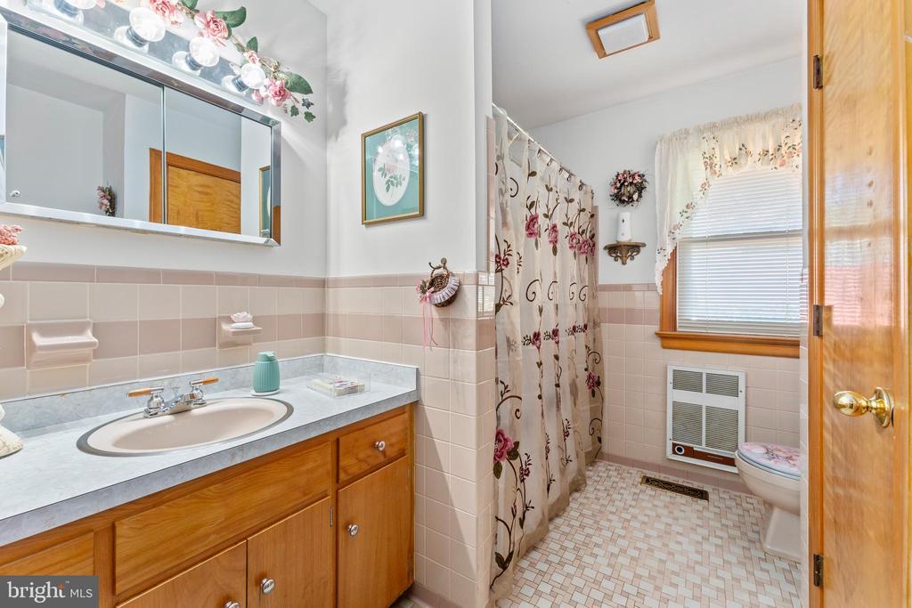 Fredericksburg, Virginia, 22407, United States, 5 Bedrooms Bedrooms, ,3 BathroomsBathrooms,Residential,For Sale,1925388