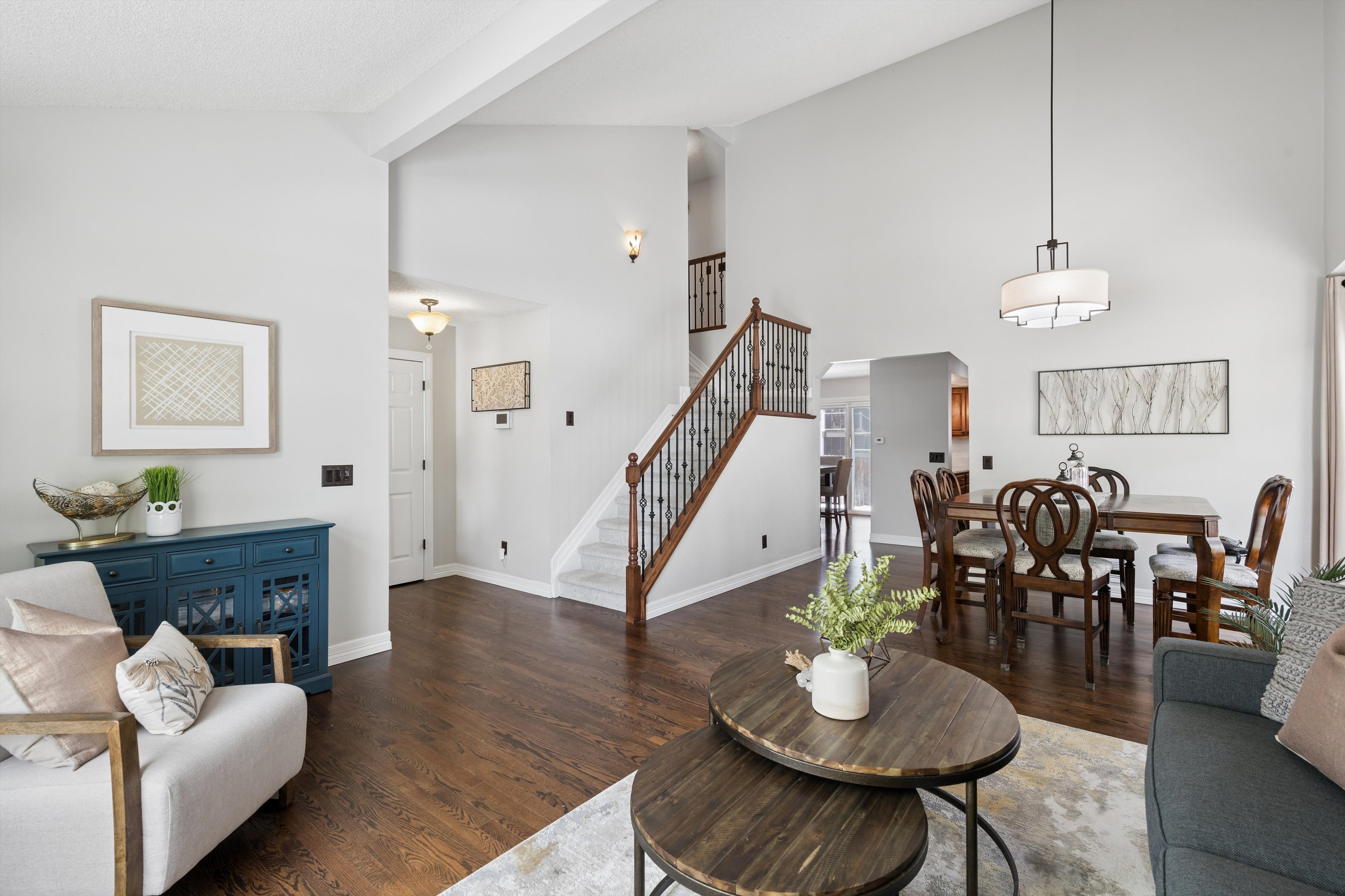  This stunning 2-story home impresses from the moment you arrive - 物件實景