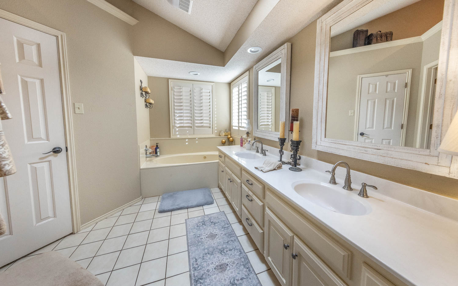 Levelland, Texas, 79336, United States, 4 Bedrooms Bedrooms, ,3 BathroomsBathrooms,Residential,For Sale,1901837