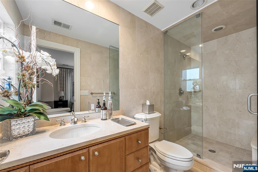 Cliffside Park, New Jersey, 07010, United States, 4 Bedrooms Bedrooms, ,5 BathroomsBathrooms,Residential,For Sale,1998497