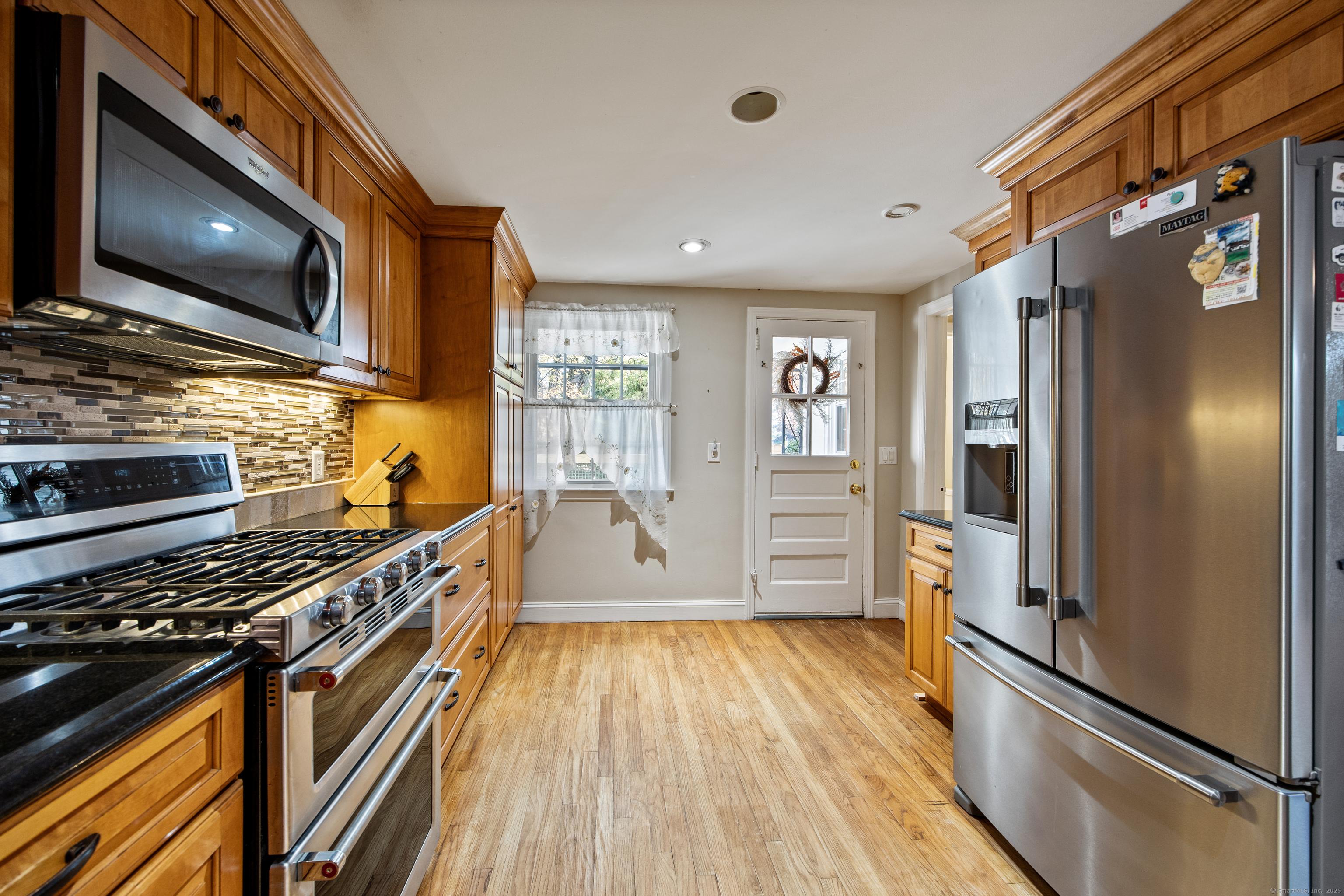 West Hartford, Connecticut, 06117, United States, 3 Bedrooms Bedrooms, ,3 BathroomsBathrooms,Residential,For Sale,1980487