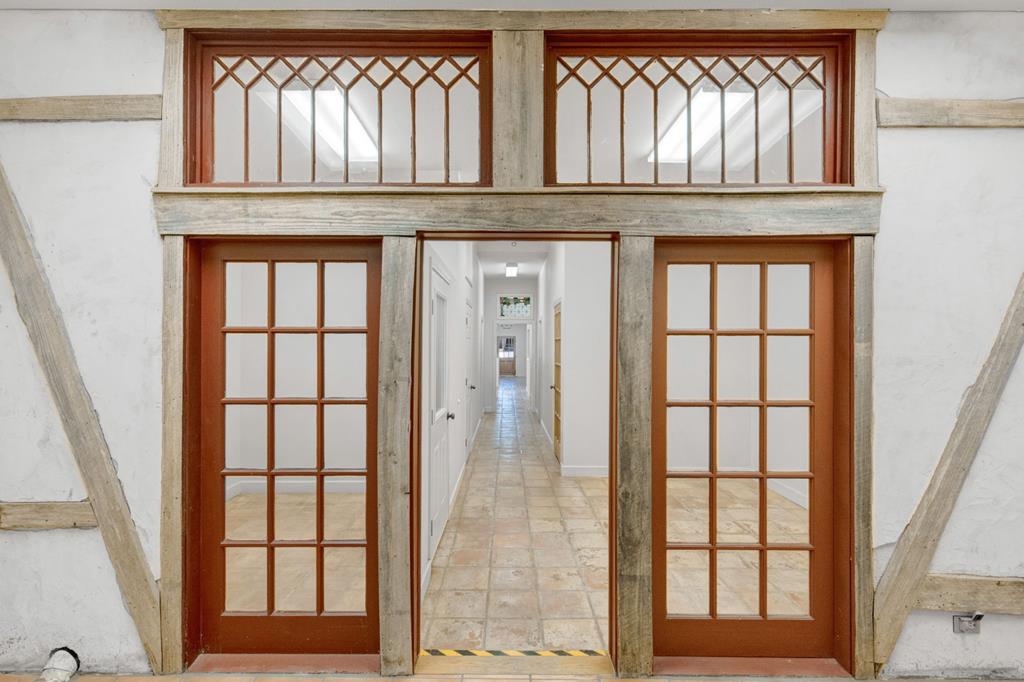 Fredericksburg, Texas, 78624, United States, 5 Bedrooms Bedrooms, ,4 BathroomsBathrooms,Residential,For Sale,1981839