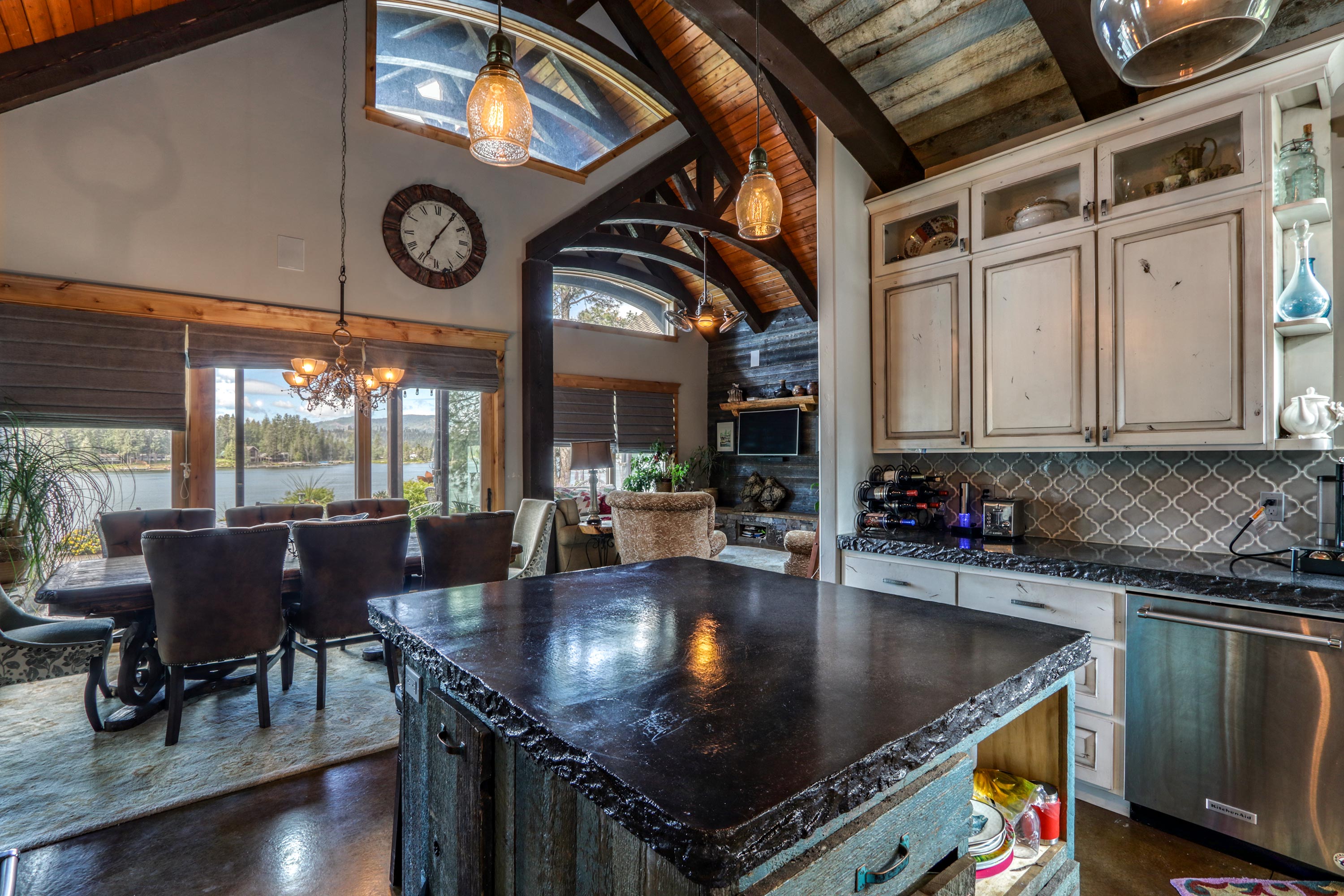 Sandpoint, Idaho, 83864, United States, 2 Bedrooms Bedrooms, ,4 BathroomsBathrooms,Residential,For Sale,1806623