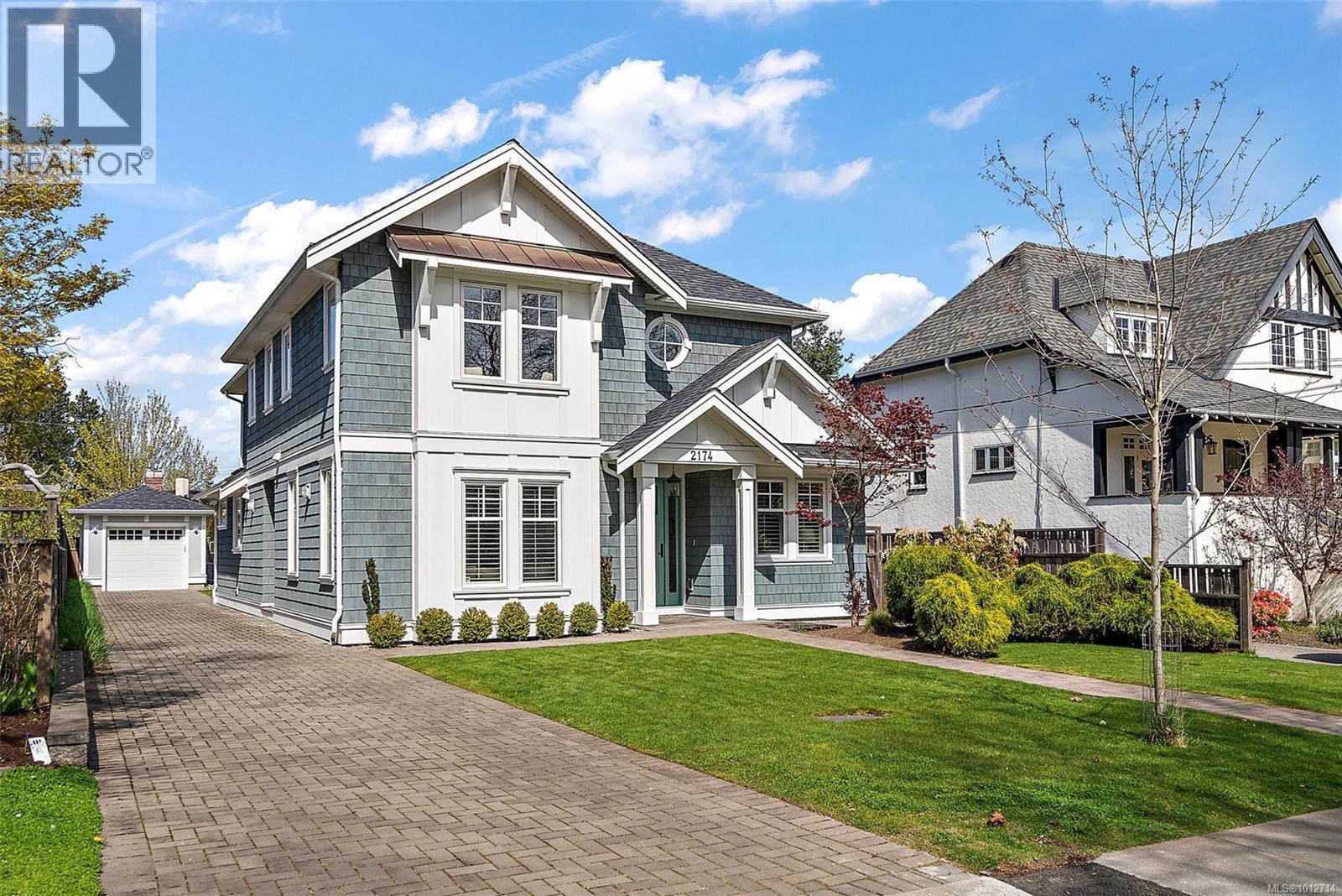 OAK BAY, British Columbia, V8S 2W2, CA, 3 Bedrooms Bedrooms, ,3 BathroomsBathrooms,Residential,For Sale,1949531