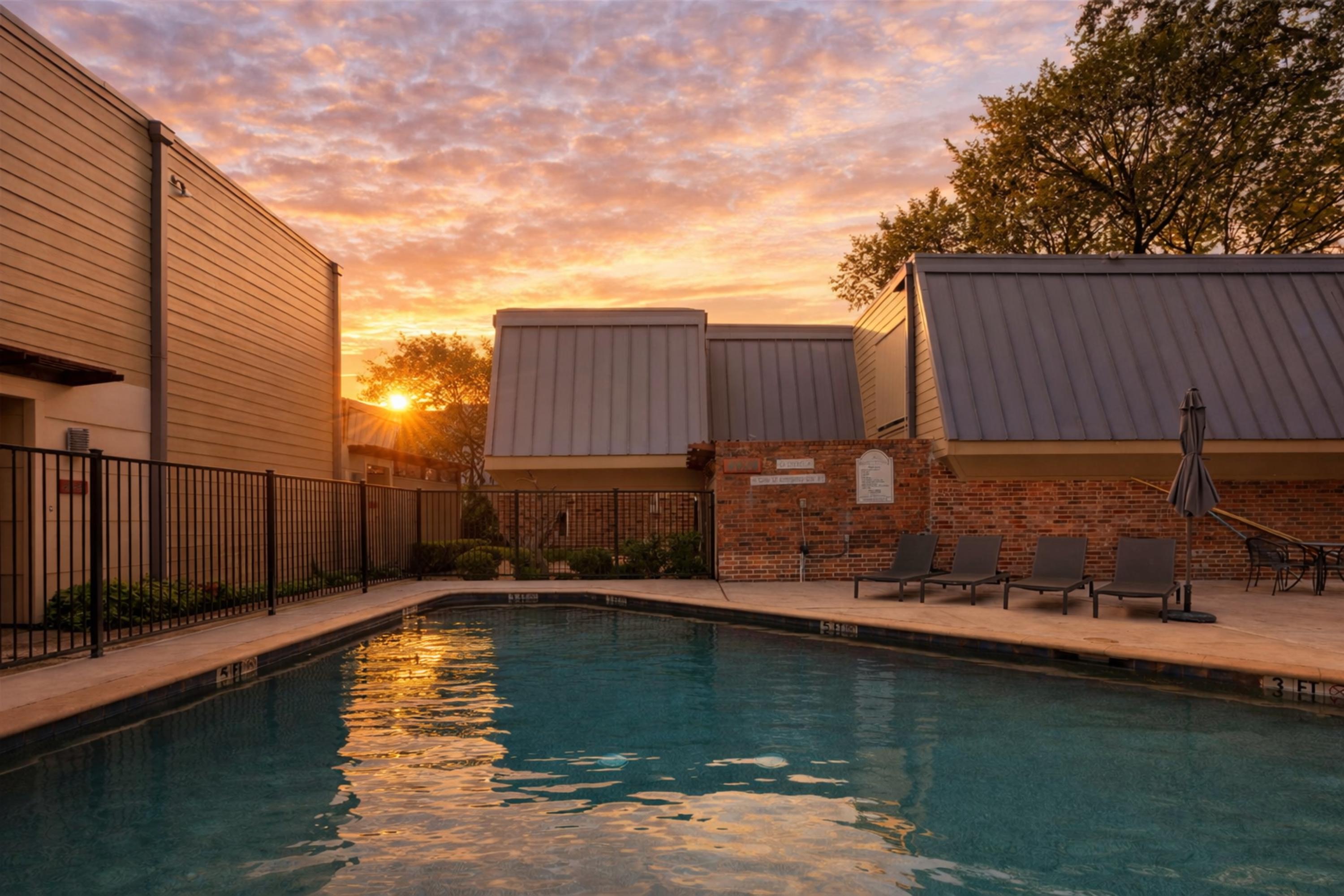  Katy Trail Condo Fully Remodeled with Private Turf Patio - 物件實景