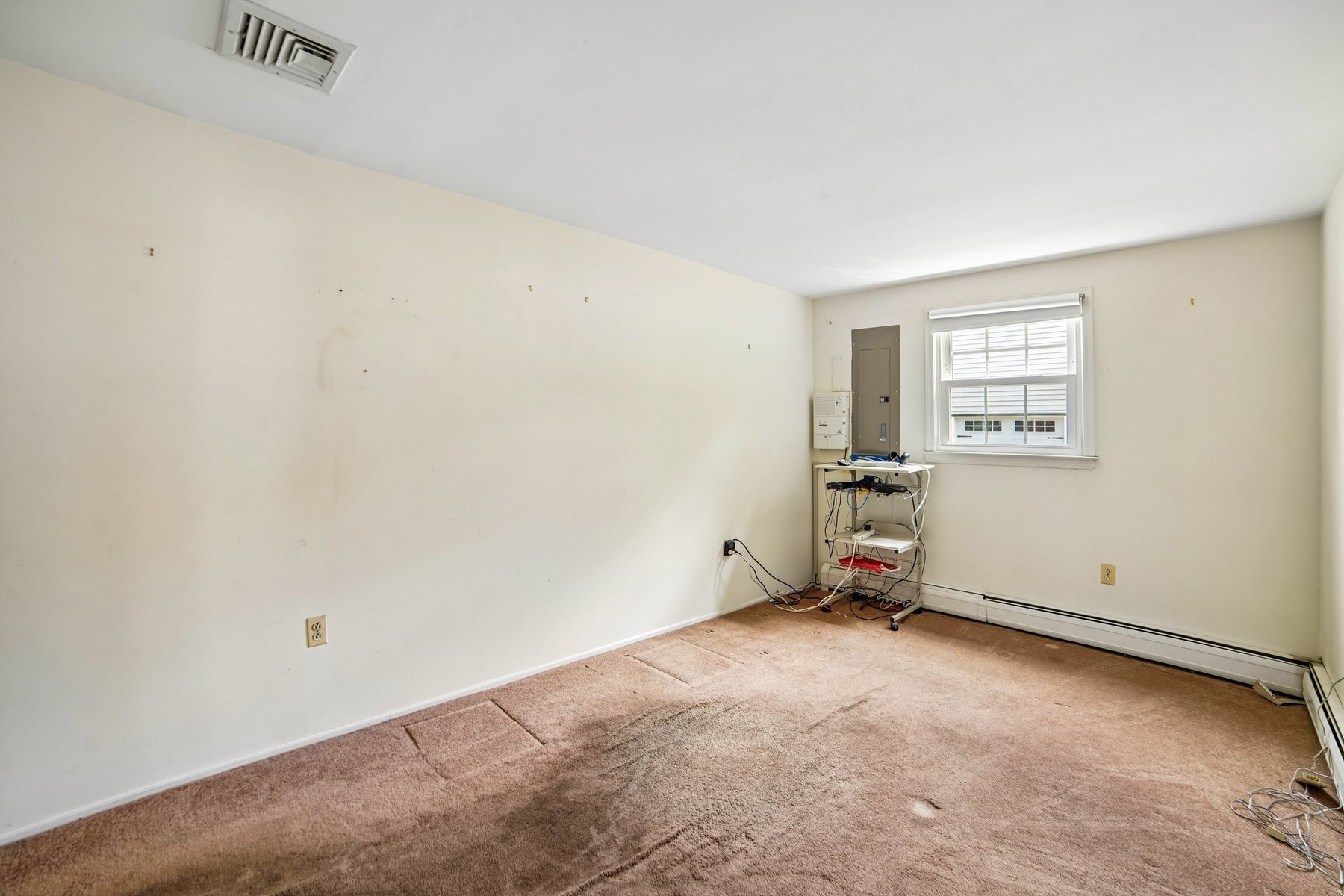  ?Oak Park? Bi-Level Provides Space Location and Long-Term Value - 物件實景
