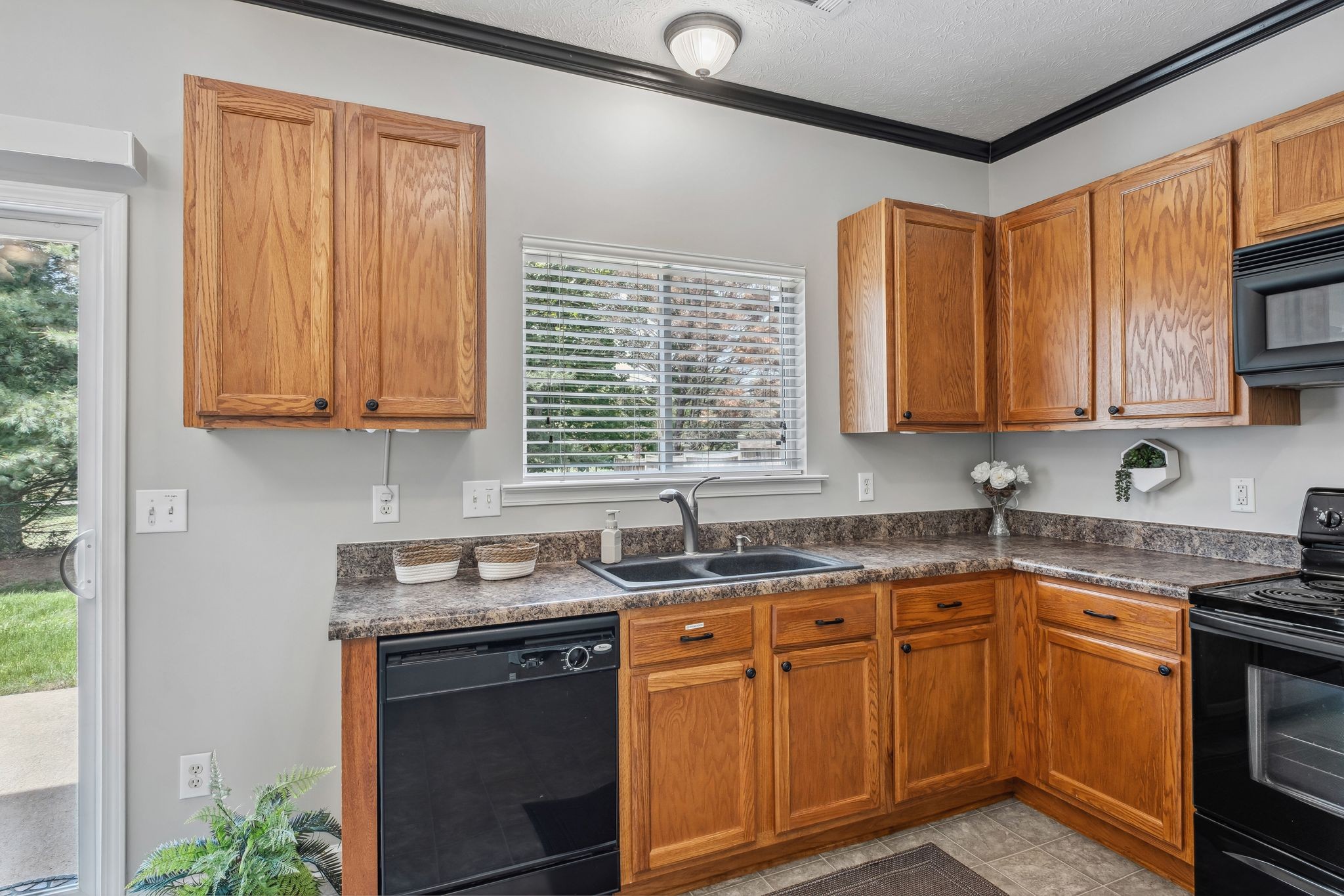 Hendersonville, Tennessee, 37075, United States, 4 Bedrooms Bedrooms, ,3 BathroomsBathrooms,Residential,For Sale,1819324