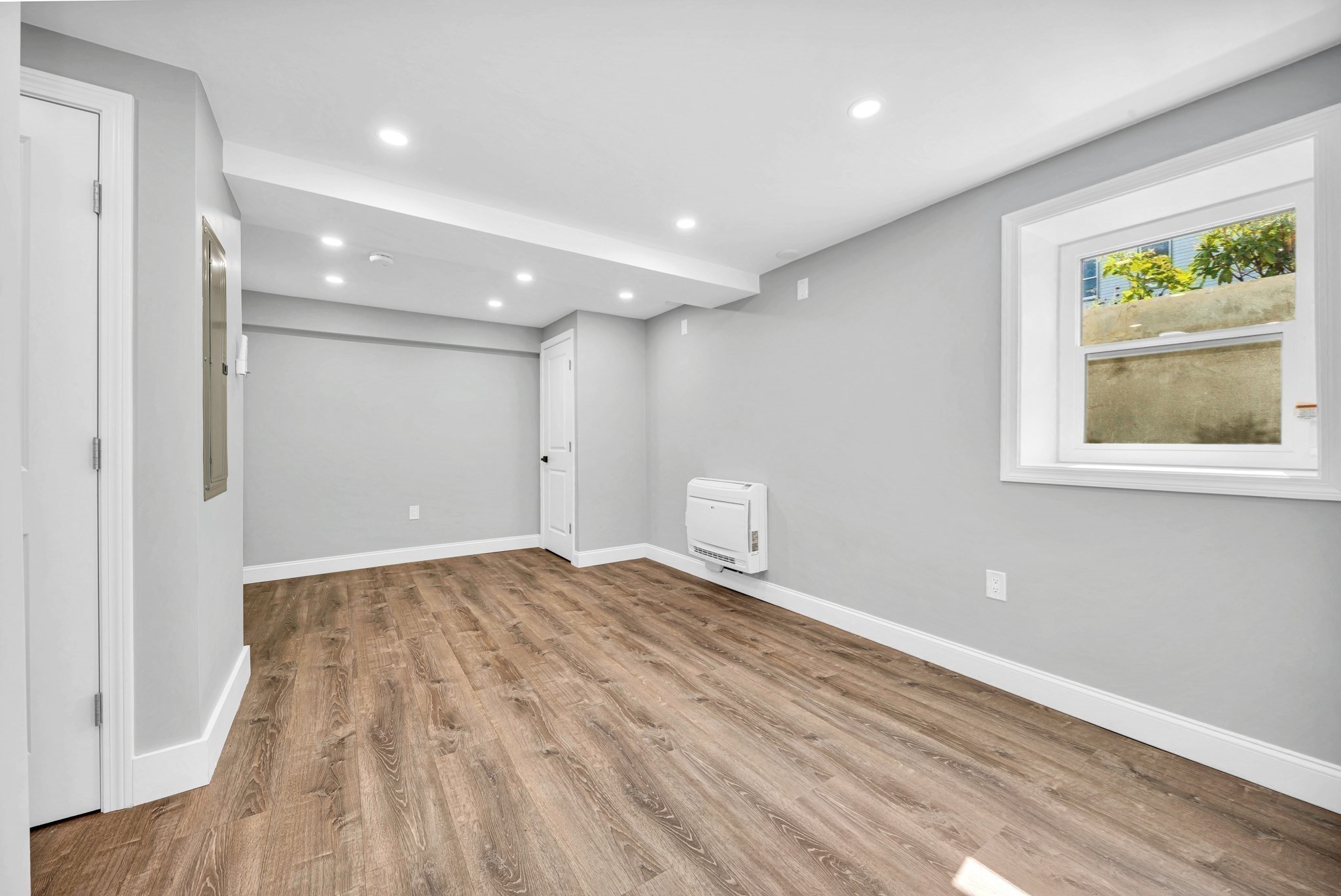 Lynn, Massachusetts, 01902, United States, 3 Bedrooms Bedrooms, ,4 BathroomsBathrooms,Residential,For Sale,1943123