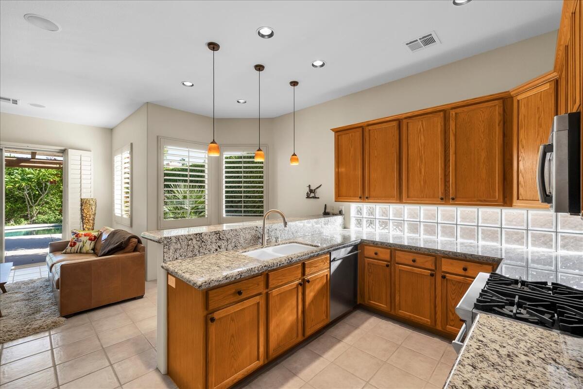 Palm Desert, California, 92211, United States, 3 Bedrooms Bedrooms, ,2 BathroomsBathrooms,Residential,For Sale,1996172