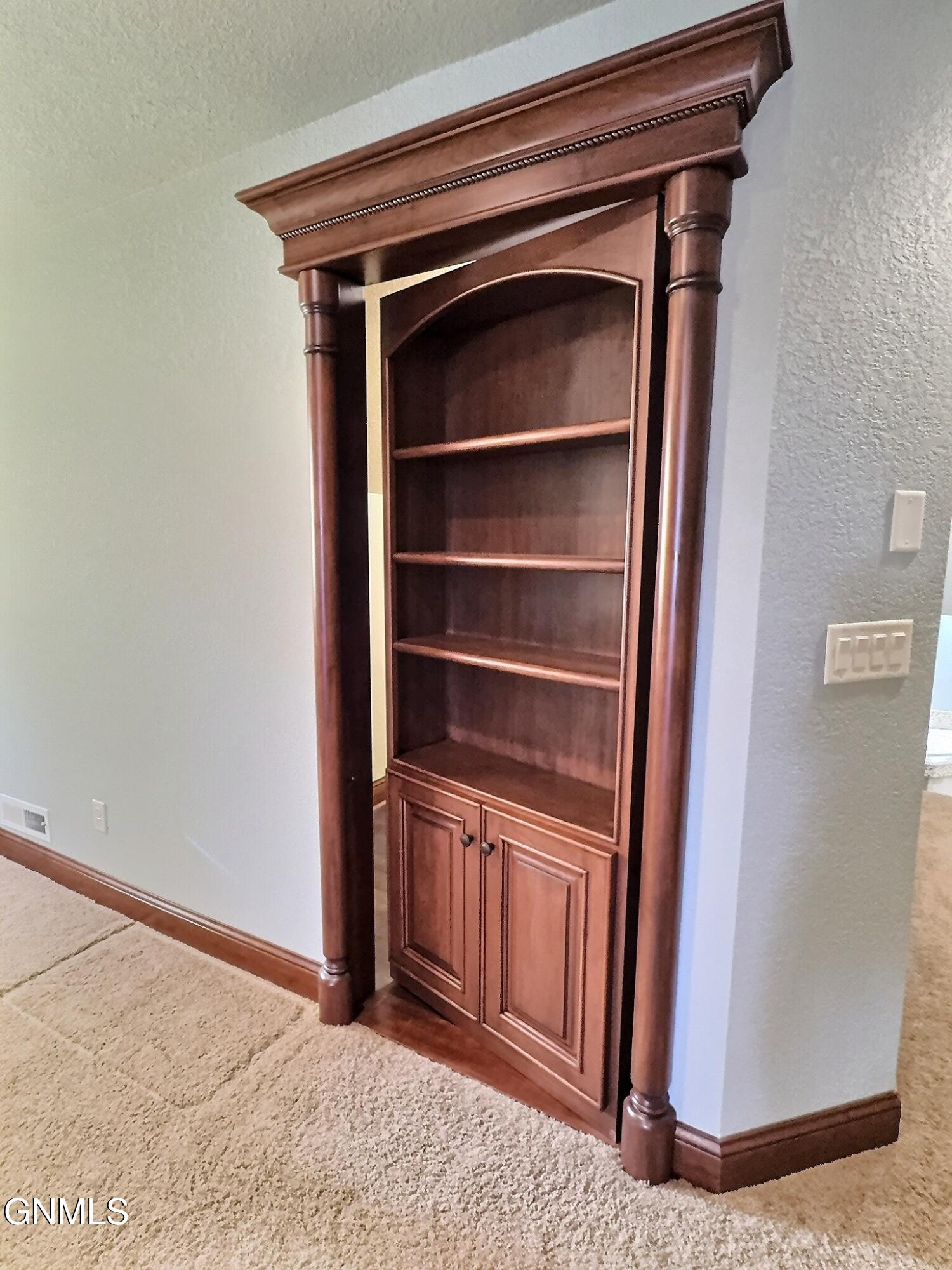 Bismarck, North Dakota, 58501, United States, 4 Bedrooms Bedrooms, ,4 BathroomsBathrooms,Residential,For Sale,2038873