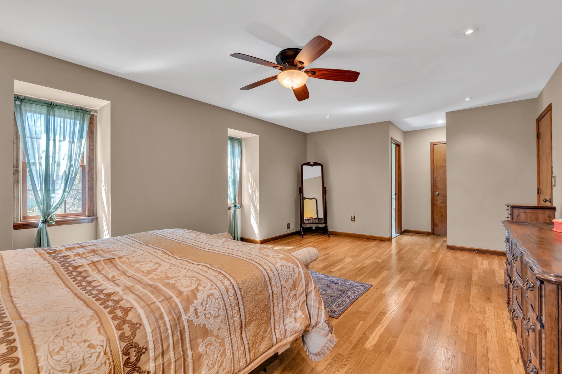  Spacious Middletown Colonial with Updates - 物件實景