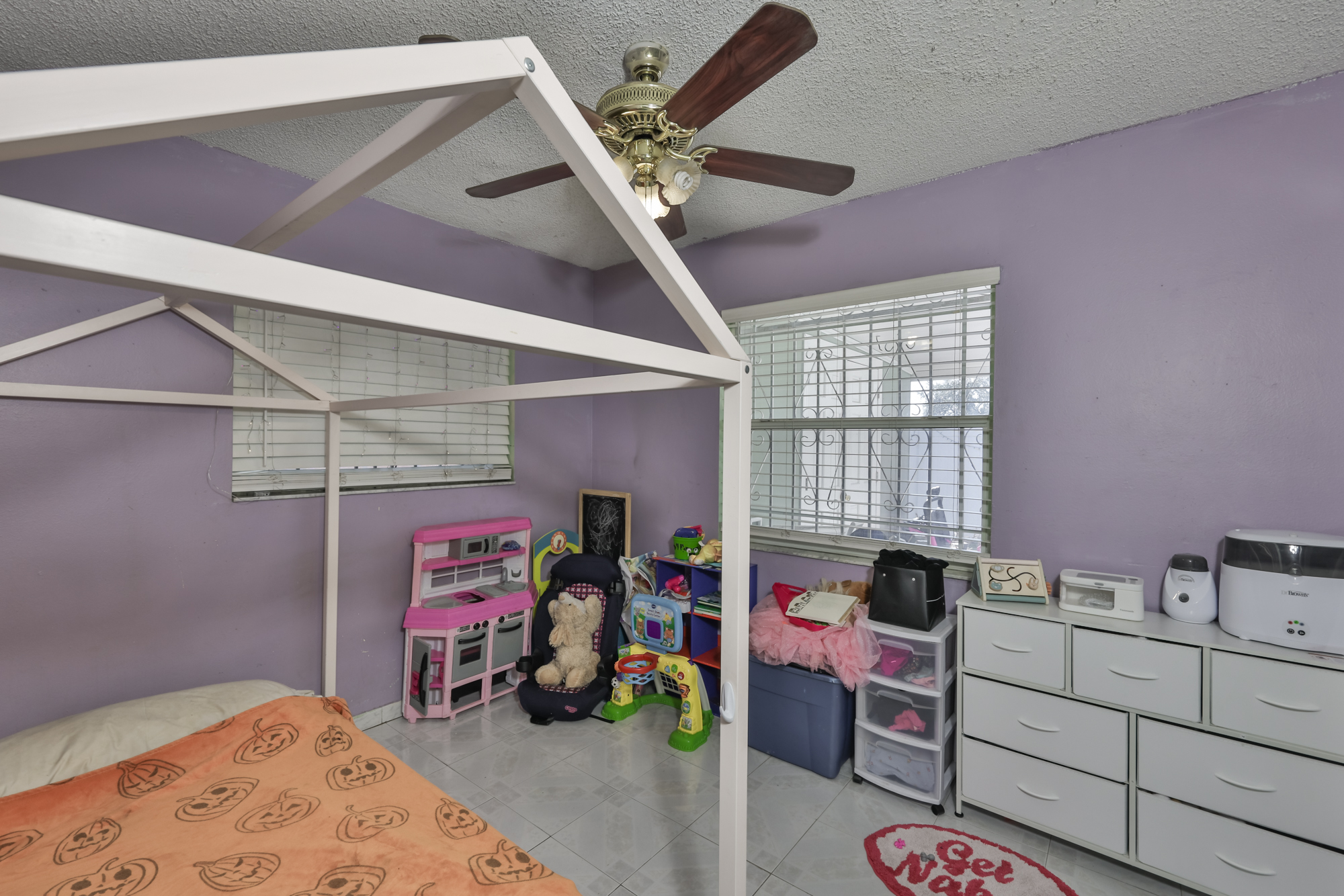 Tampa, Florida, 33603, United States, 3 Bedrooms Bedrooms, ,2 BathroomsBathrooms,Residential,For Sale,1995425