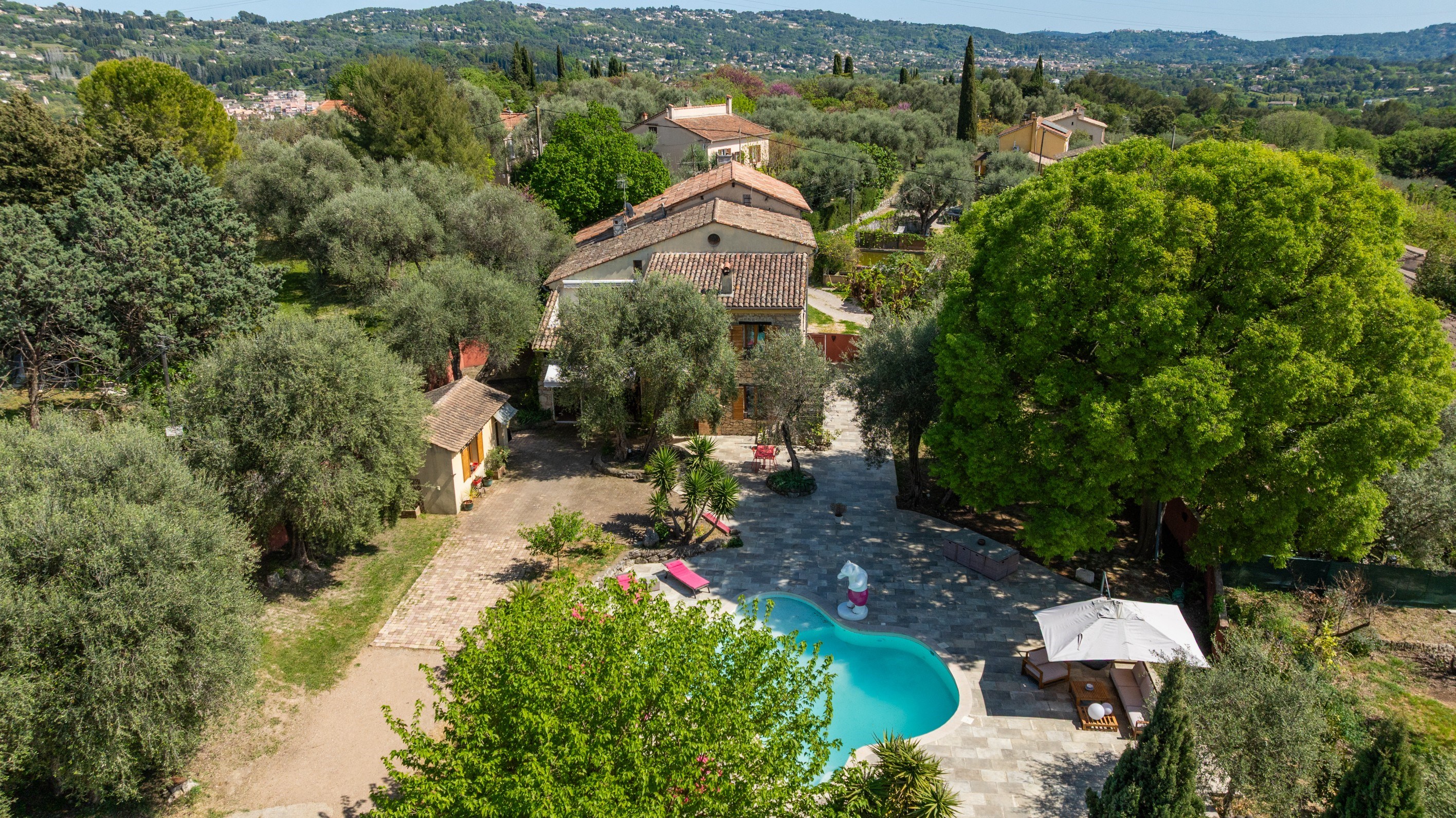  Grasse renovated farmhouse in gated estate with pool and independent studio Fre… - 物件實景