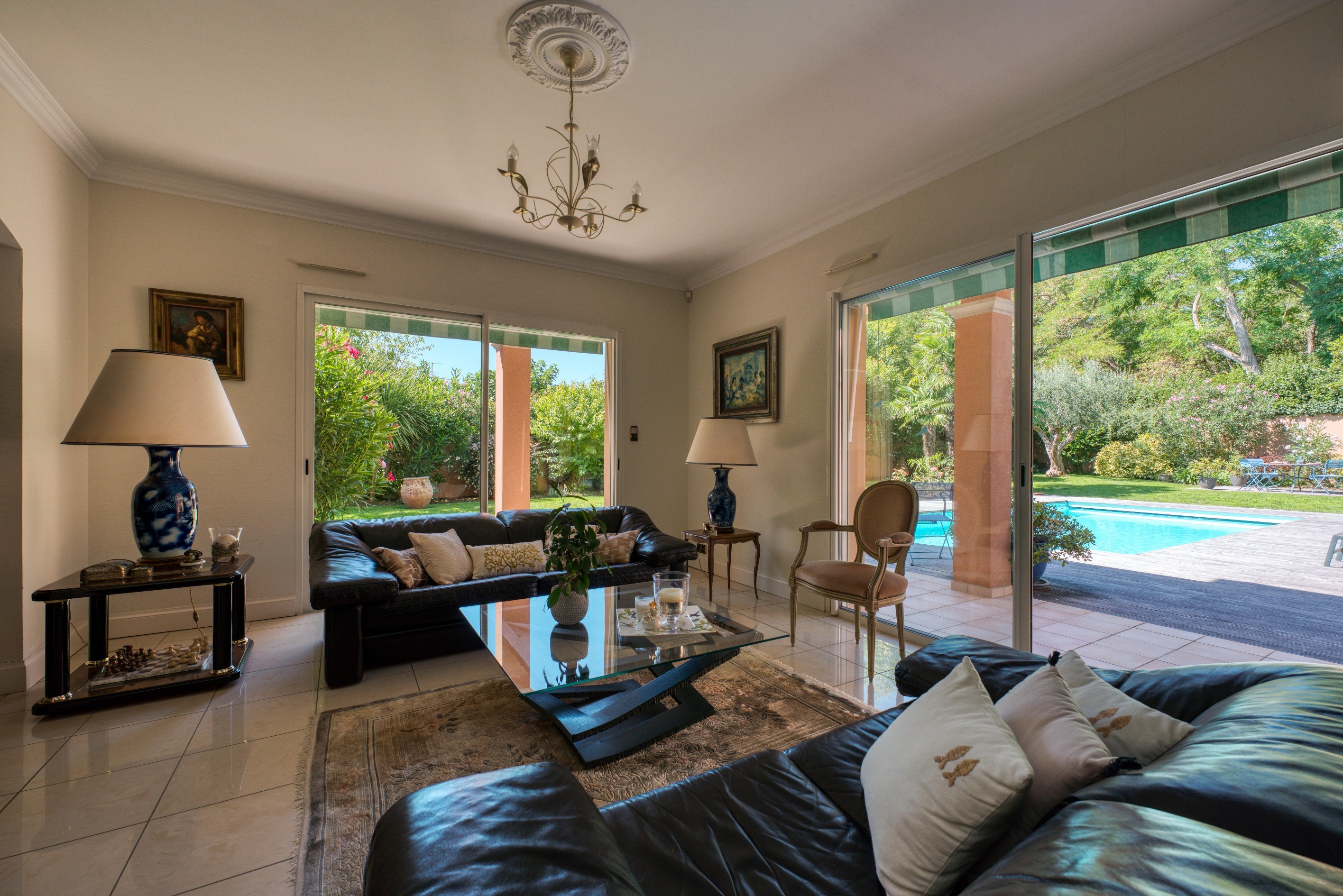  Exceptional Contemporary Villa with Pool and Premium Features - 物件實景