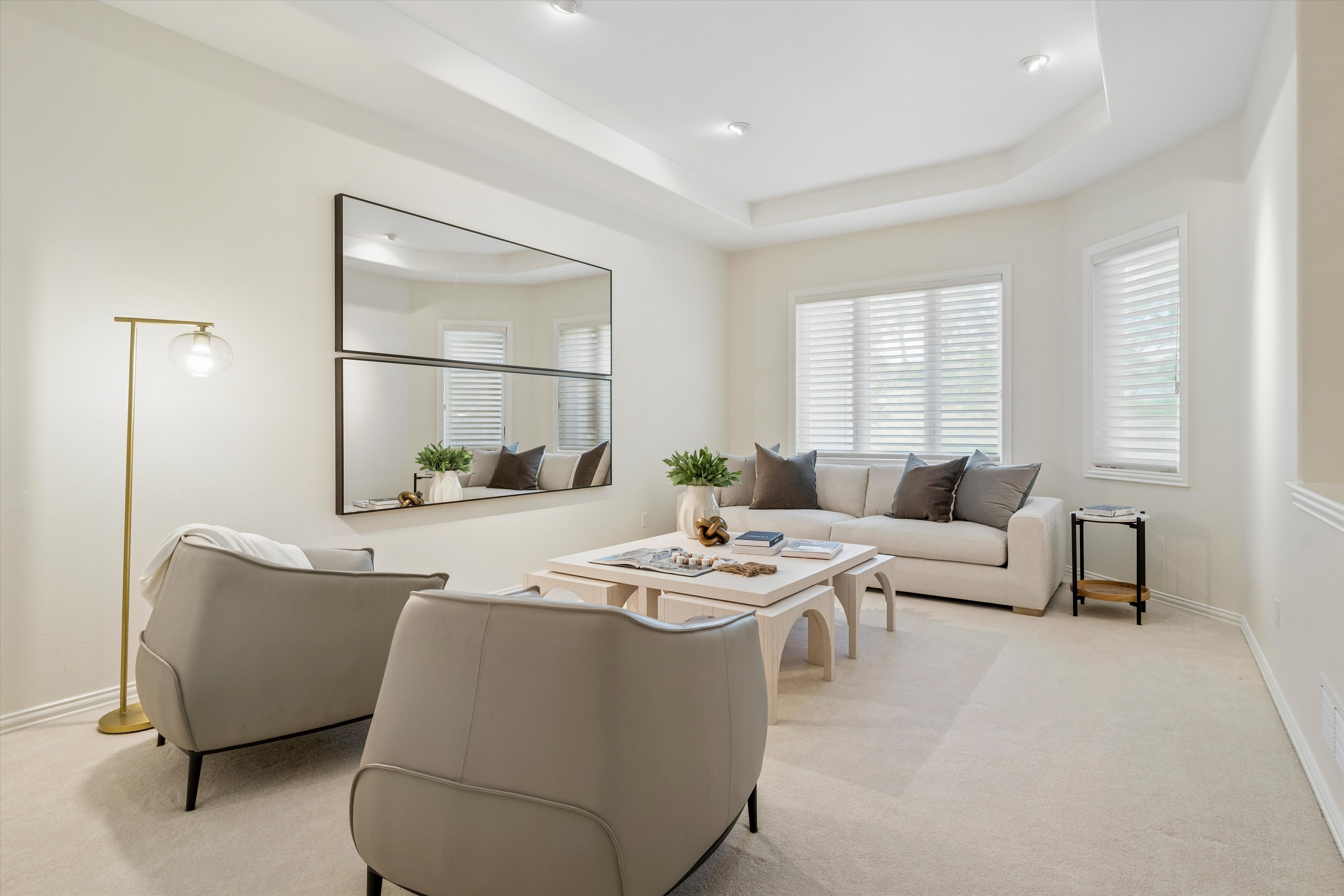  Luxury Features, Thoughtful Upgrades And Beautiful Outdoor Space - 物件實景