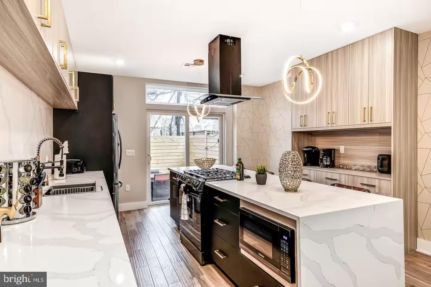Philadelphia, Pennsylvania, 19146, United States, 4 Bedrooms Bedrooms, ,4 BathroomsBathrooms,Residential,For Sale,1877364