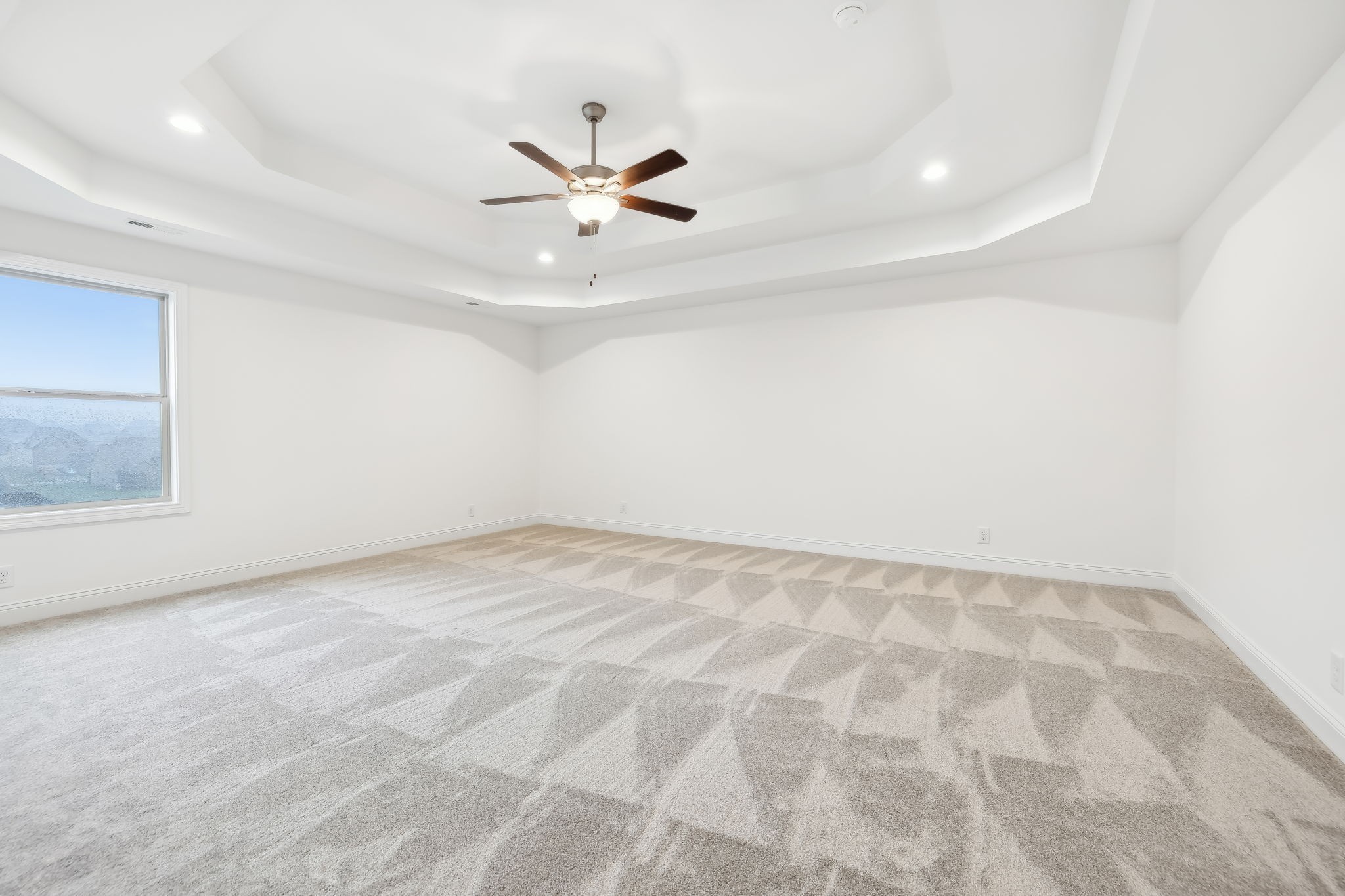 Clarksville, Tennessee, 37043, United States, 4 Bedrooms Bedrooms, ,4 BathroomsBathrooms,Residential,For Sale,2005810