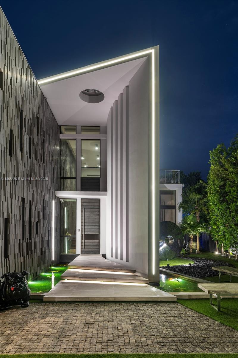 Miami Beach, Florida, 33140, United States, 5 Bedrooms Bedrooms, ,8 BathroomsBathrooms,Residential,For Sale,1918042