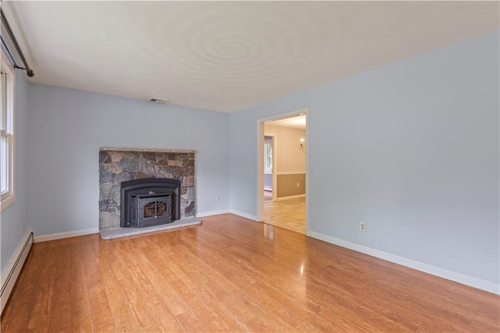 North Smithfield, Rhode Island, 02896, United States, 3 Bedrooms Bedrooms, ,3 BathroomsBathrooms,Residential,For Sale,1870589