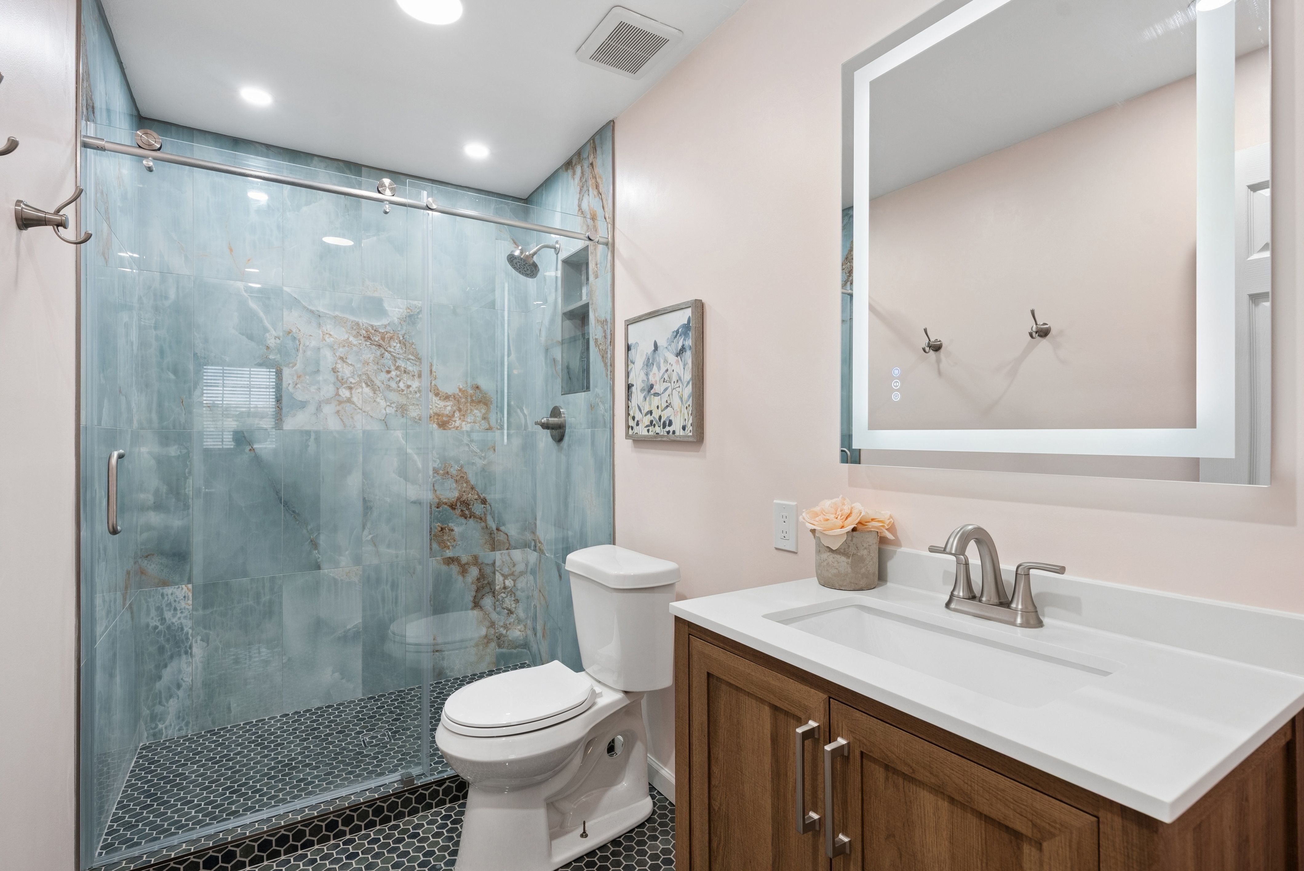  Spacious, functional layout with thoughtful updates in all the right places - 物件實景