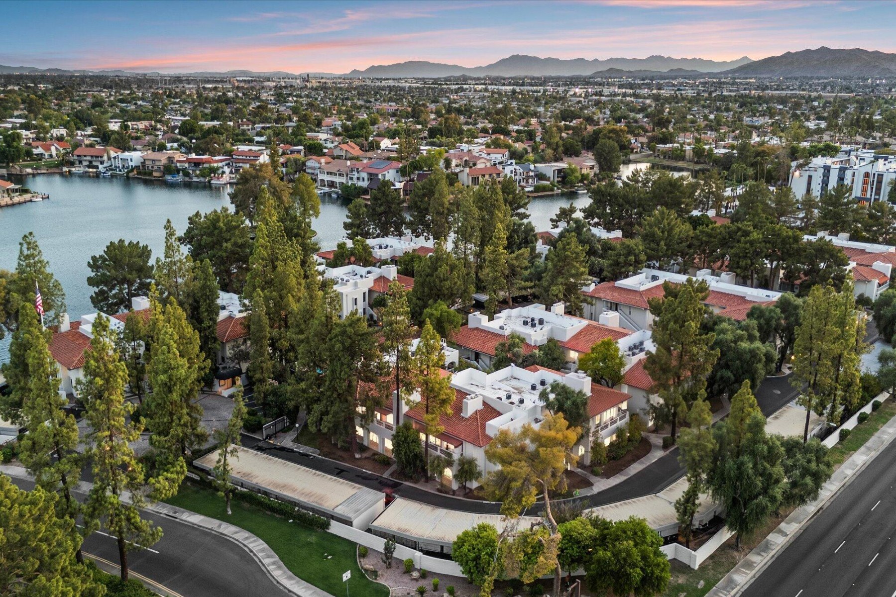  5200 S Lakeshore Drive  Tempe, AZ - 物件實景