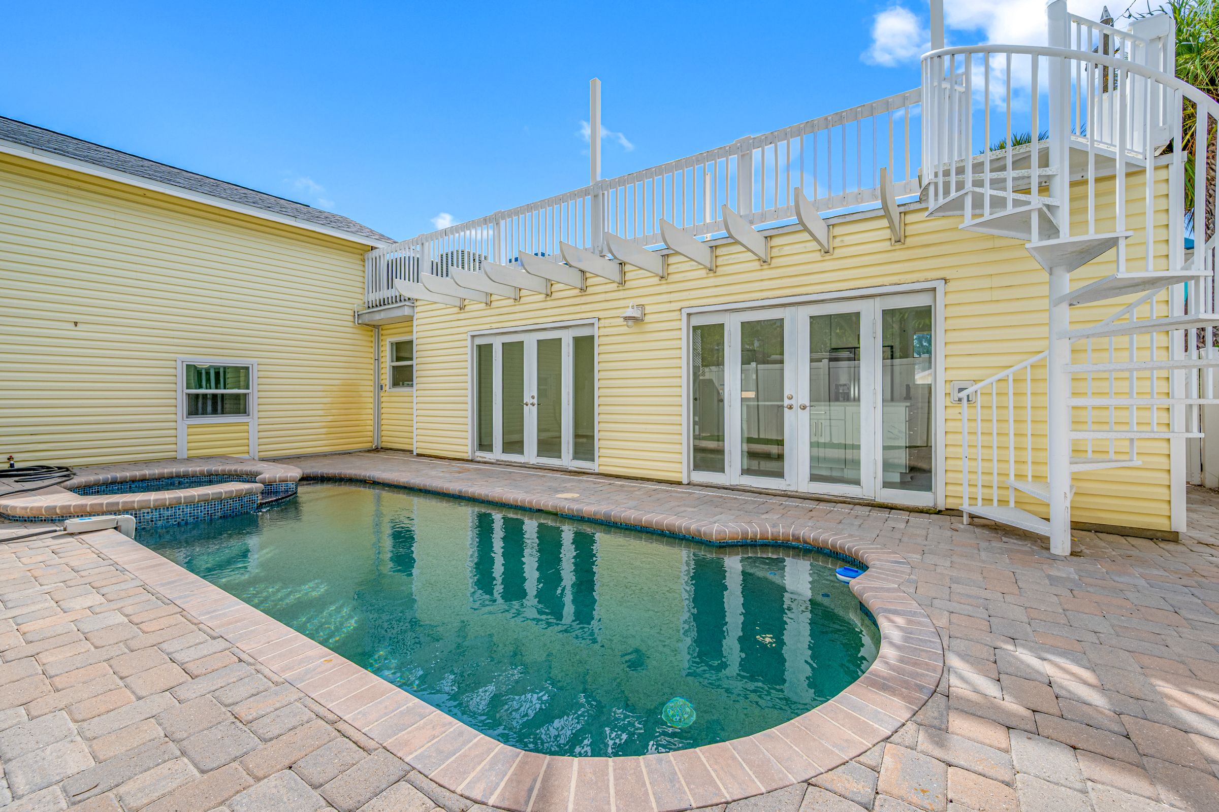 Treasure Island, Florida, 33706, United States, 3 Bedrooms Bedrooms, ,2 BathroomsBathrooms,Residential,For Sale,1983263