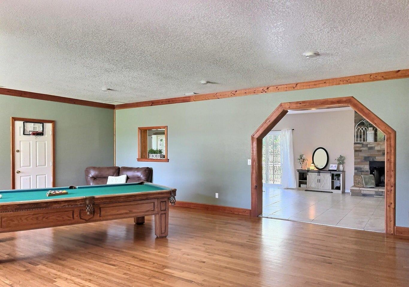 Hawthorne, Florida, 32640, United States, 5 Bedrooms Bedrooms, ,2 BathroomsBathrooms,Residential,For Sale,1903674