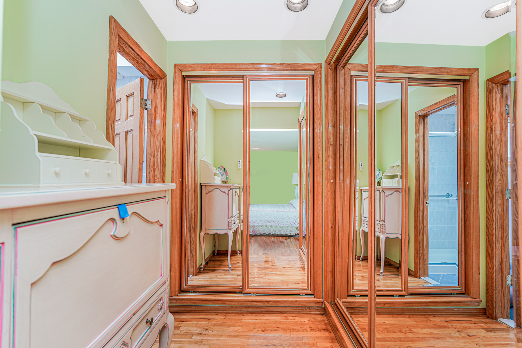 Staten Island, New York, 10301, United States, 4 Bedrooms Bedrooms, ,3 BathroomsBathrooms,Residential,For Sale,1838592