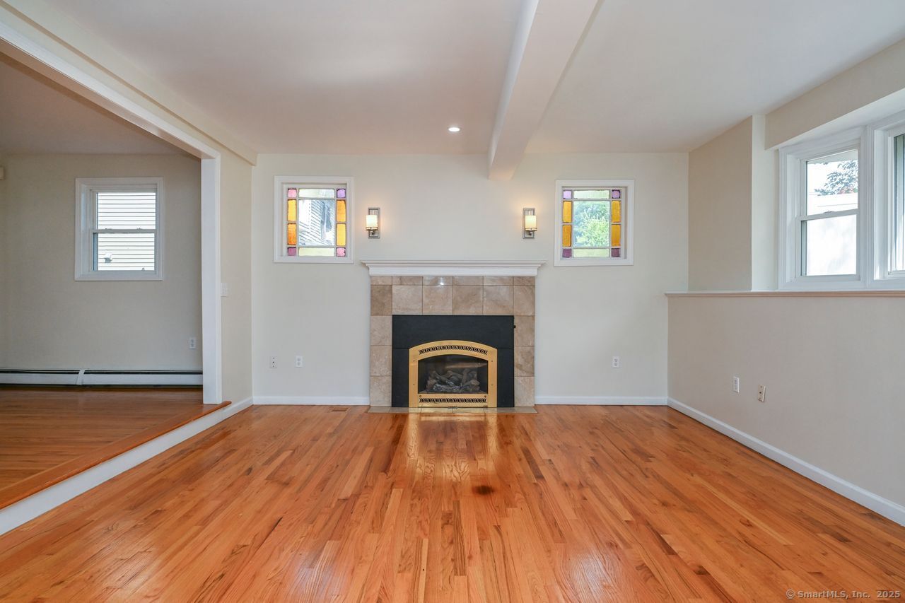 Wallingford, Connecticut, 06492, United States, 6 Bedrooms Bedrooms, ,4 BathroomsBathrooms,Residential,For Sale,1989730