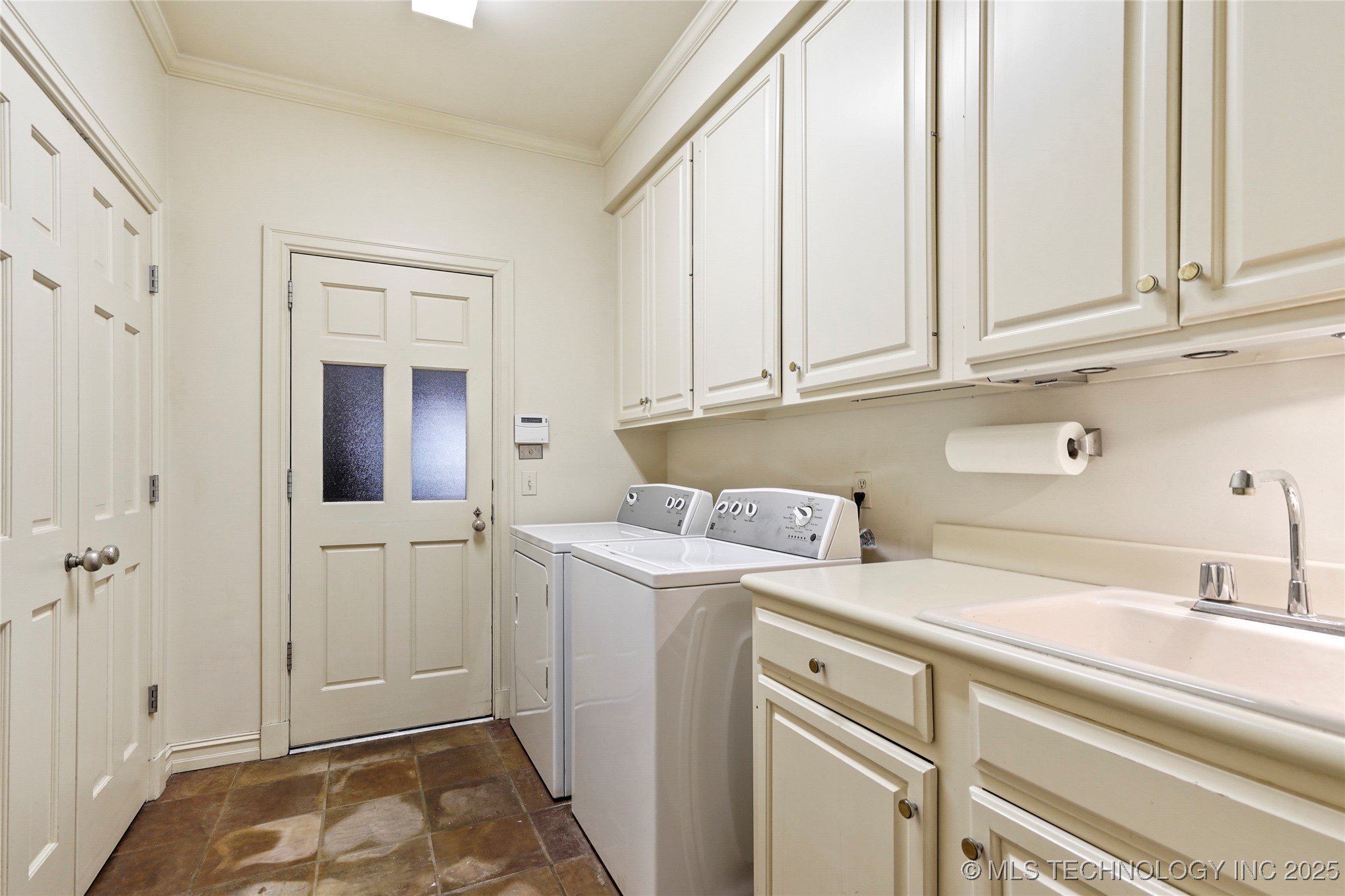 Tulsa, Oklahoma, 74135, United States, 3 Bedrooms Bedrooms, ,4 BathroomsBathrooms,Residential,For Sale,1902130