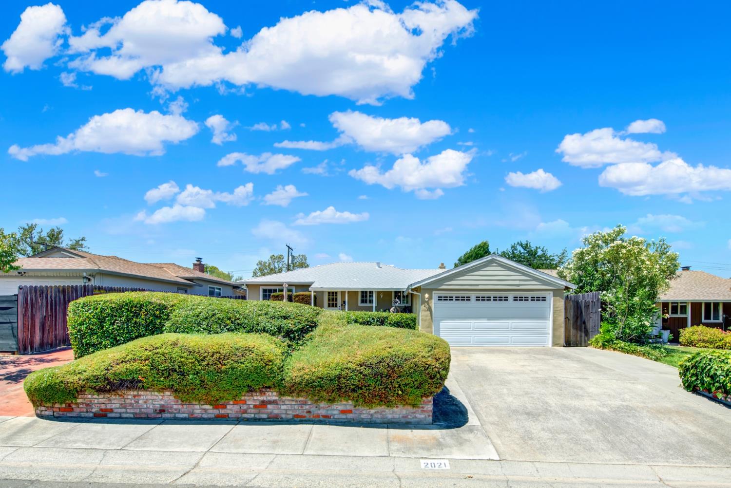 Carmichael, California, 95608, United States, 3 Bedrooms Bedrooms, ,2 BathroomsBathrooms,Residential,For Sale,1896985