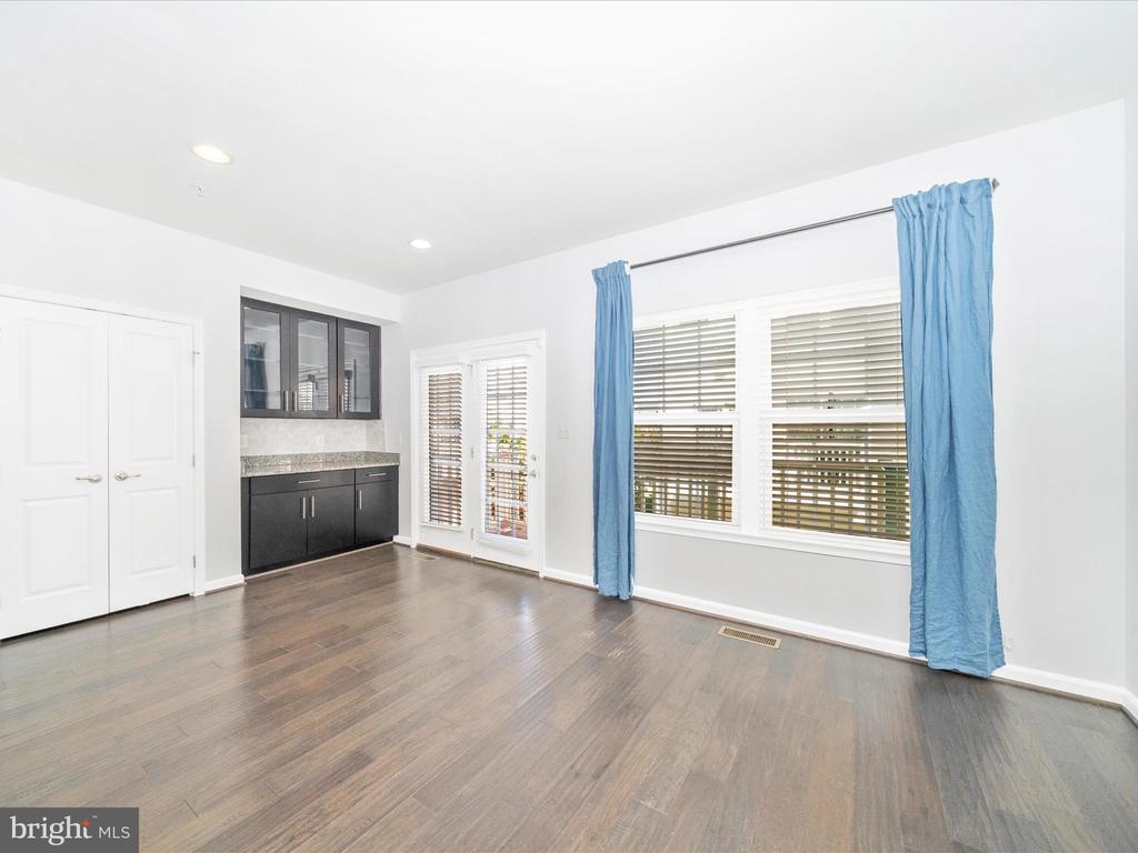 Greenbelt, Maryland, 20770, United States, 3 Bedrooms Bedrooms, ,4 BathroomsBathrooms,Residential,For Sale,1981928