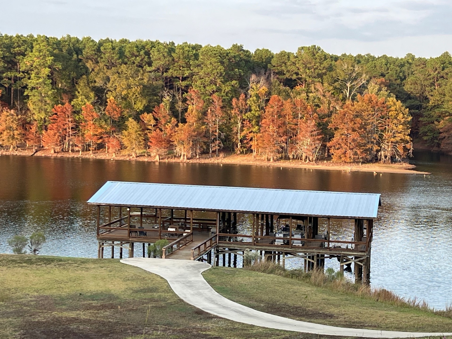 Many, Louisiana, 71449, United States, 3 Bedrooms Bedrooms, ,4 BathroomsBathrooms,Residential,For Sale,1998076