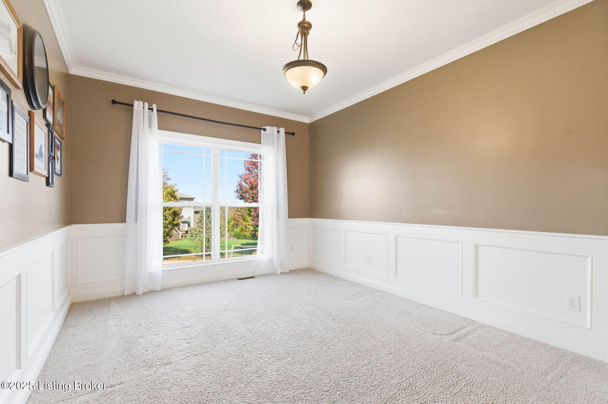 La Grange, Kentucky, 40031, United States, 5 Bedrooms Bedrooms, ,4 BathroomsBathrooms,Residential,For Sale,1971685