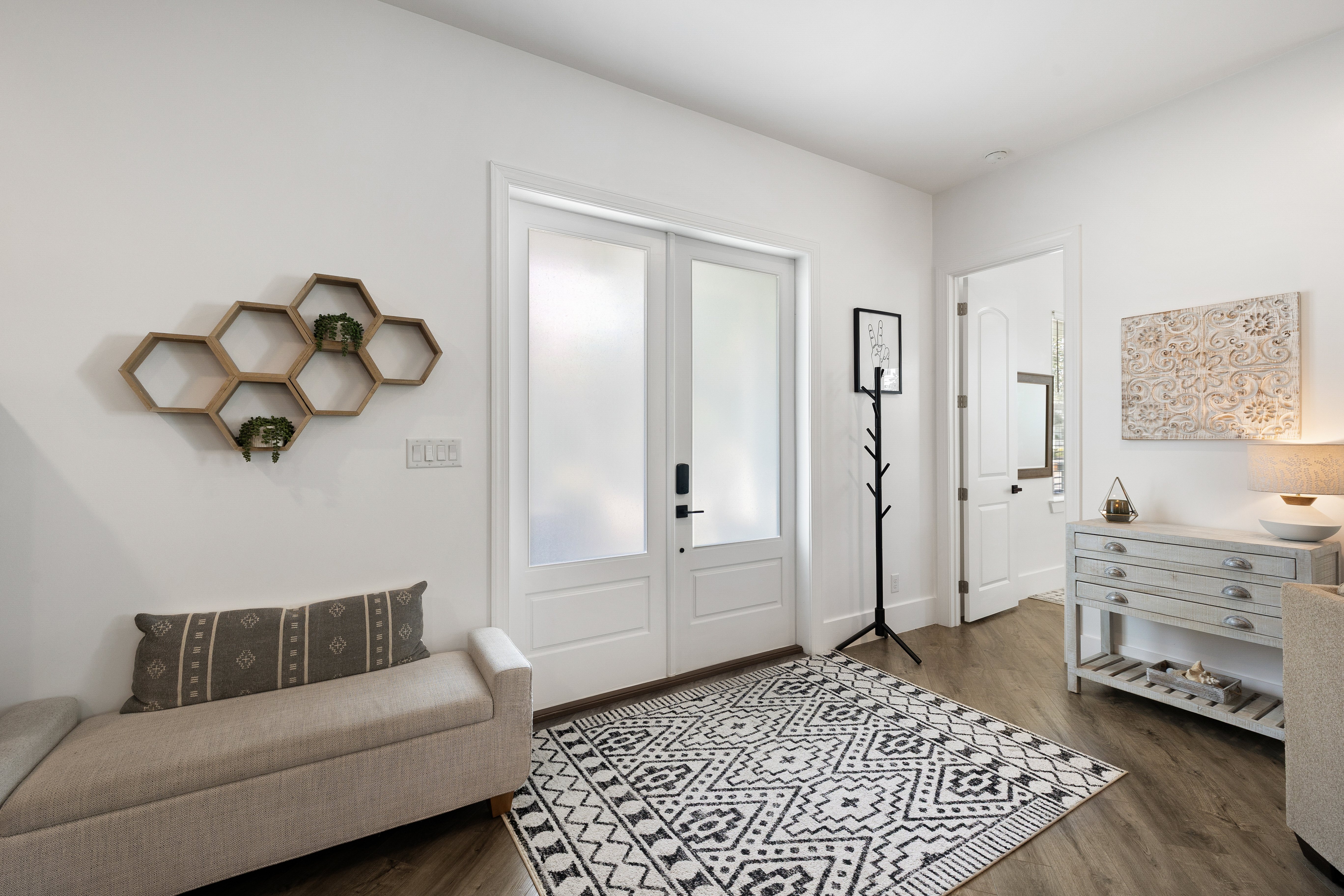  Spacious Newer-Build Home With Wraparound Porch On Gated Community Corner Lot - 物件實景