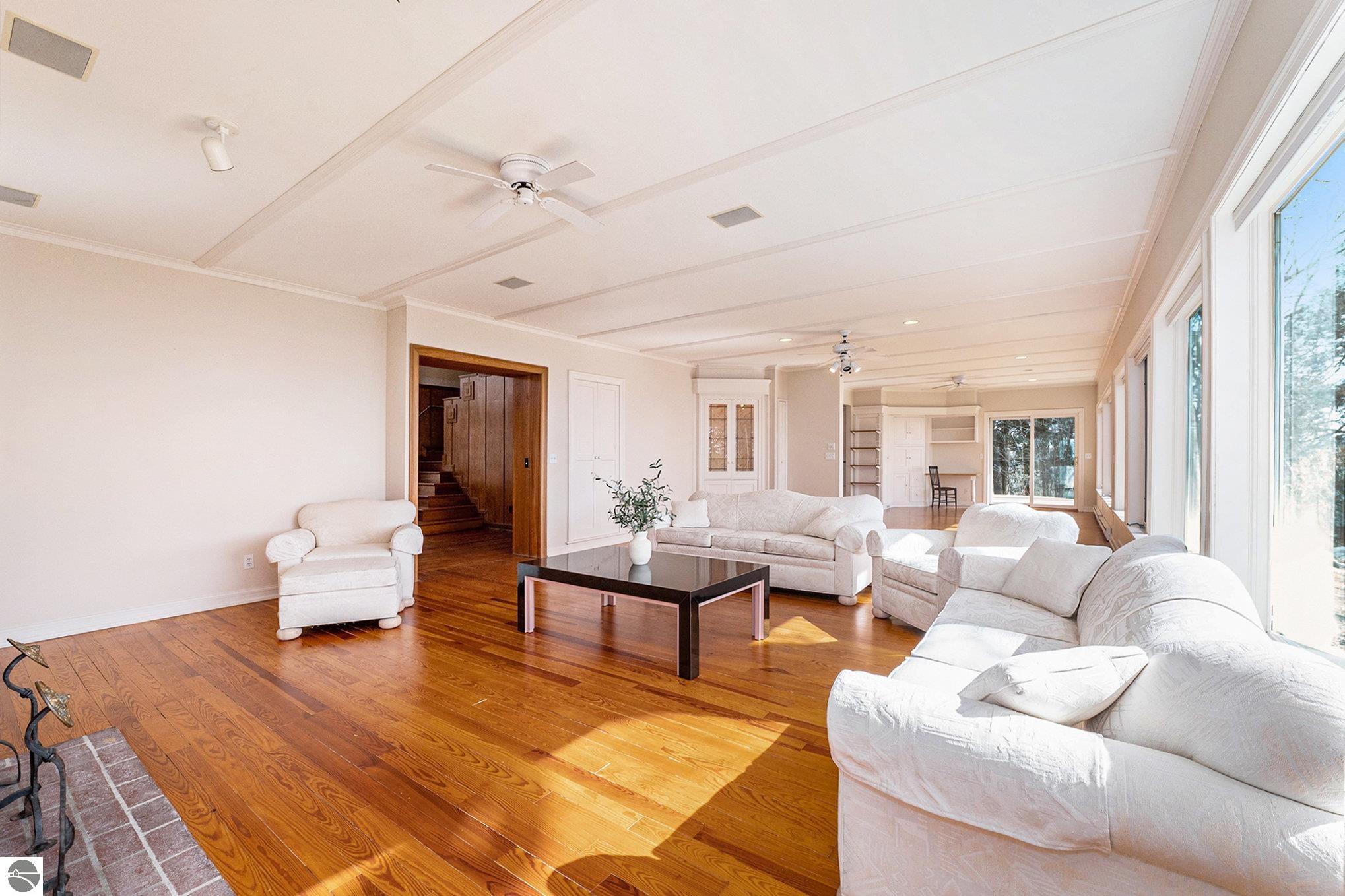 Frankfort, Michigan, 49635-9746, United States, 7 Bedrooms Bedrooms, ,5 BathroomsBathrooms,Residential,For Sale,1975140