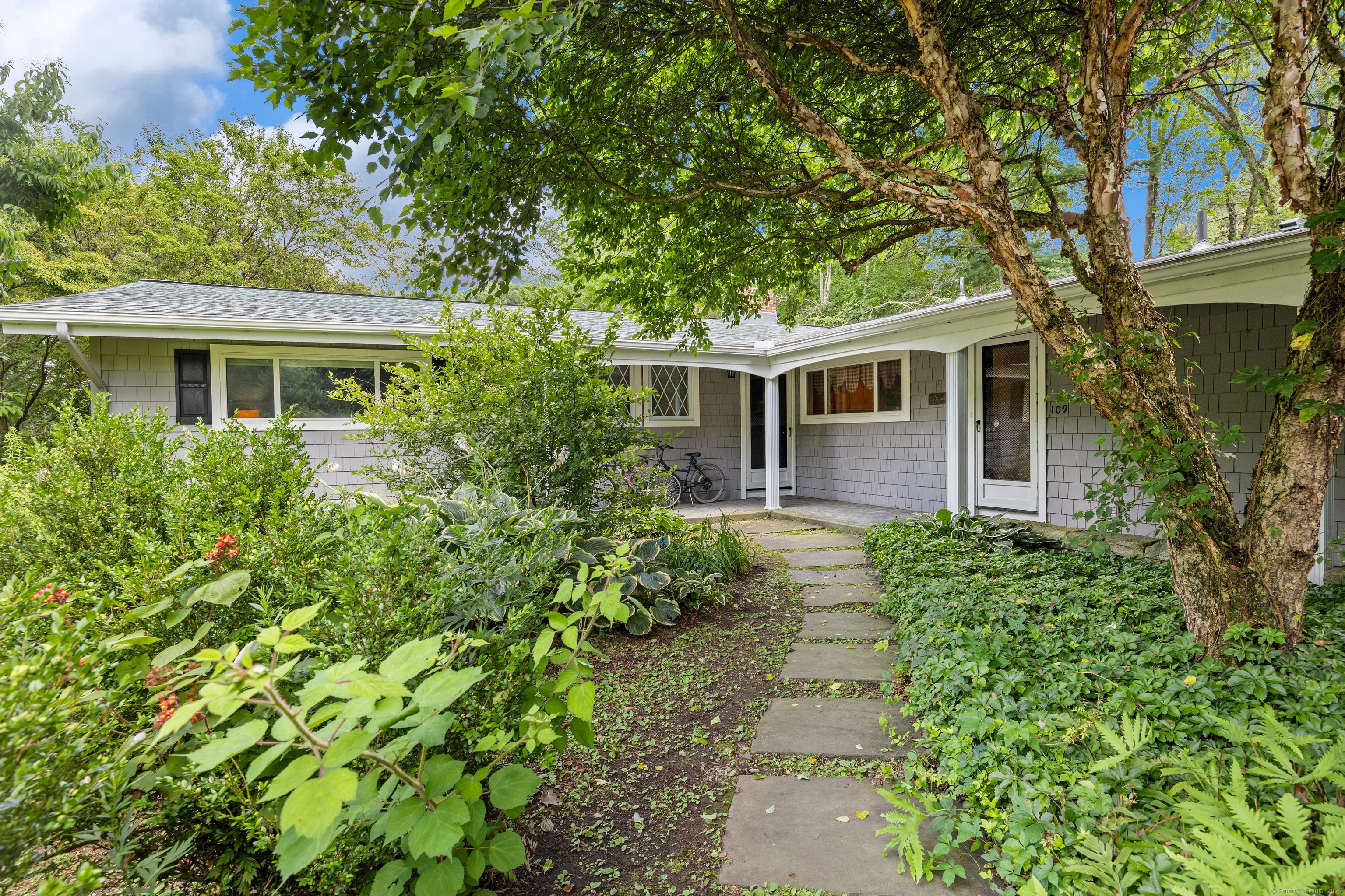 Avon, Connecticut, 06001, United States, 5 Bedrooms Bedrooms, ,3 BathroomsBathrooms,Residential,For Sale,1920498