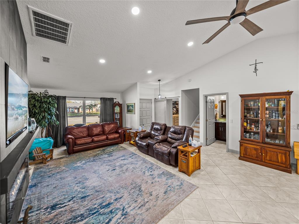 Lakeland, Florida, 33810, United States, 5 Bedrooms Bedrooms, ,4 BathroomsBathrooms,Residential,For Sale,1696884