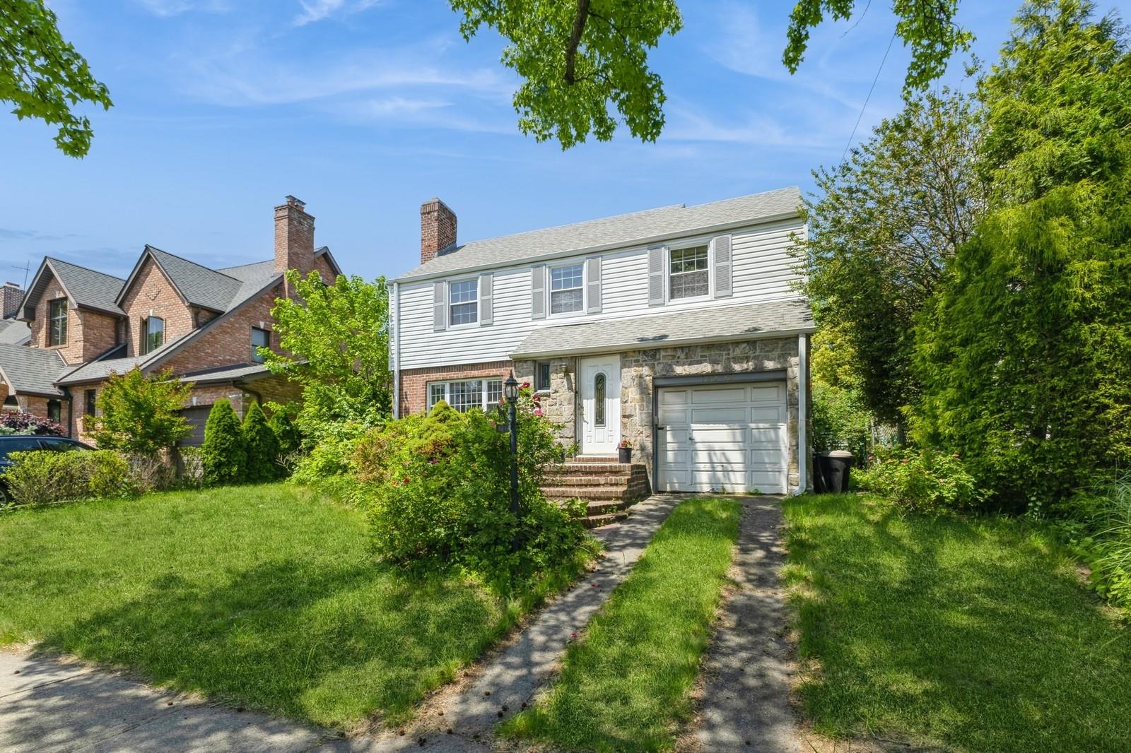 Beechhurst, New York, 11357, United States, 3 Bedrooms Bedrooms, ,2 BathroomsBathrooms,Residential,For Sale,1846806