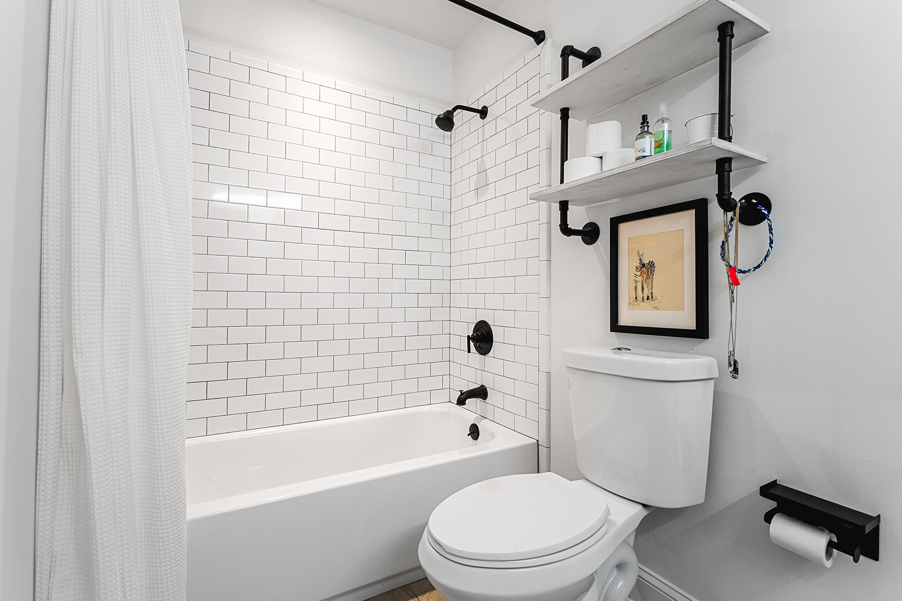  Beautifully Renovated Roswell Home Blends Contemporary Style with Classic Charm - 物件實景